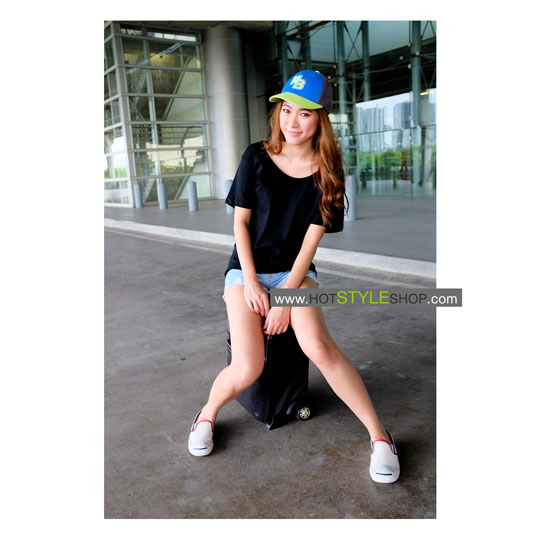 เสื้อยืดคอกว้าง เสื้อยืดคอยู