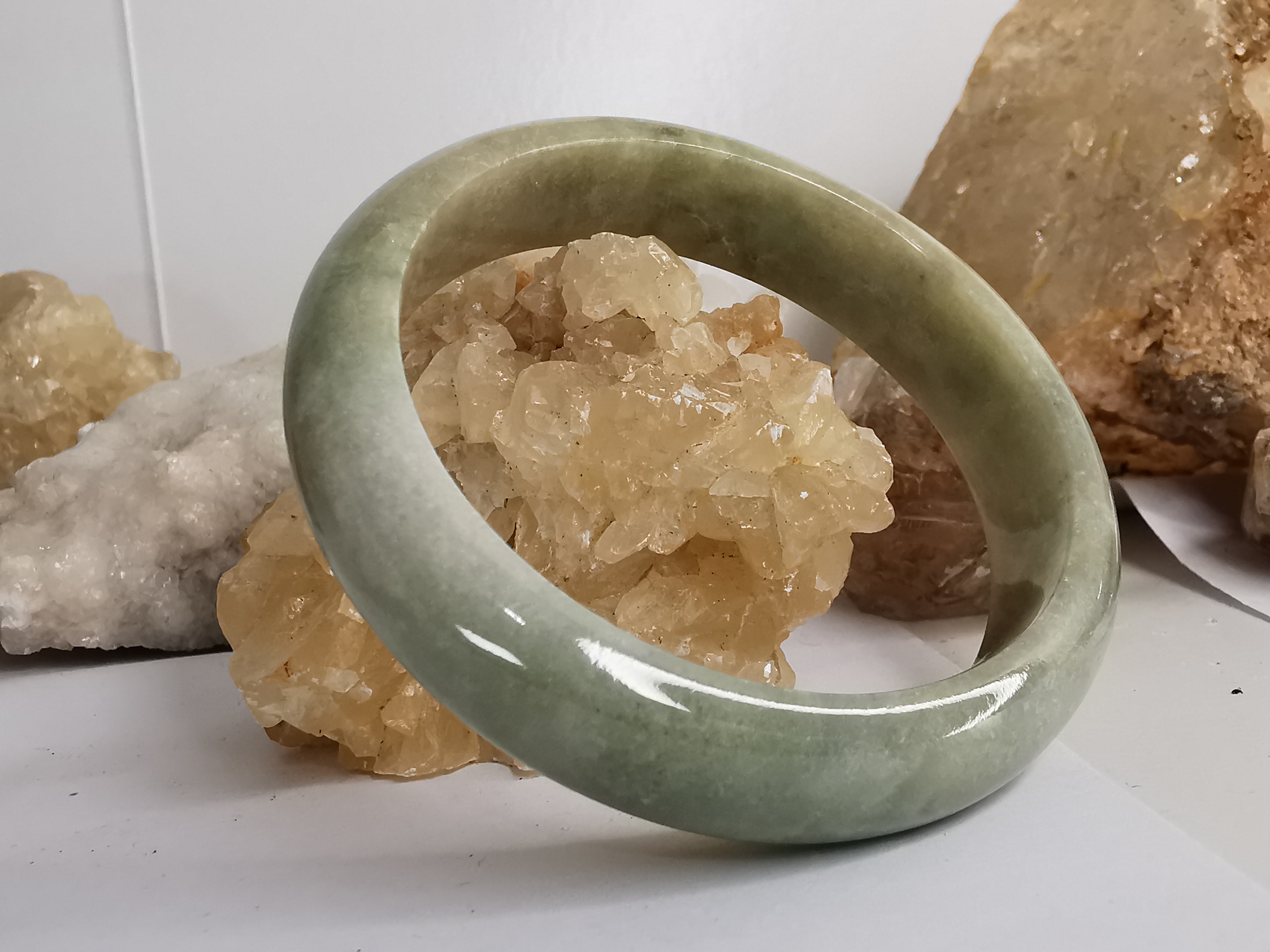 Green Yellow Bangle กำไลหยกเจไดต์แท้ Diameter/ เส้นผ่านศูนย์กลางด้านใน 58 mm.