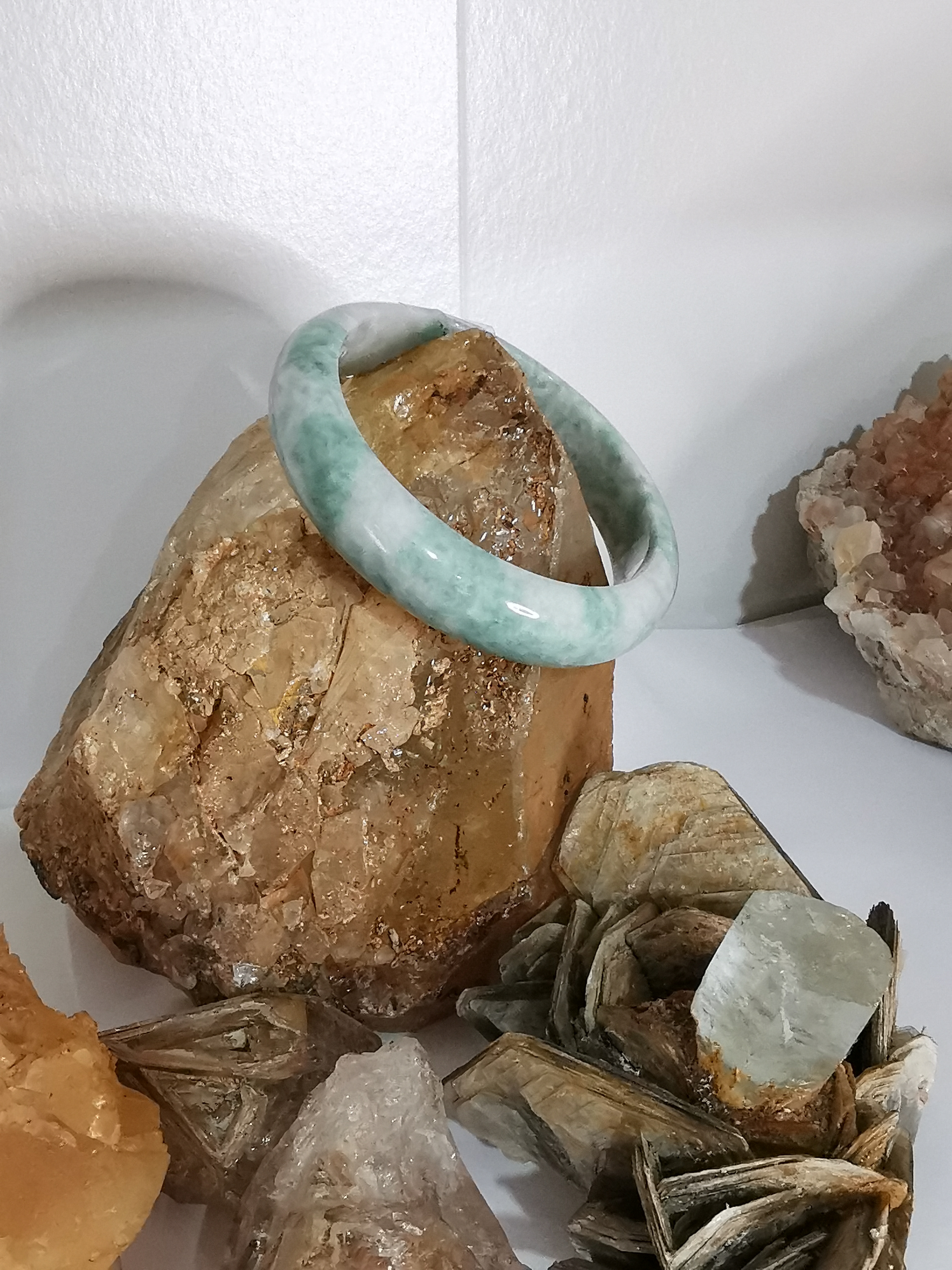 Green White Bangle กำไลหยกเจไดต์แท้ Diameter/ เส้นผ่านศูนย์กลางด้านใน 59 mm.*