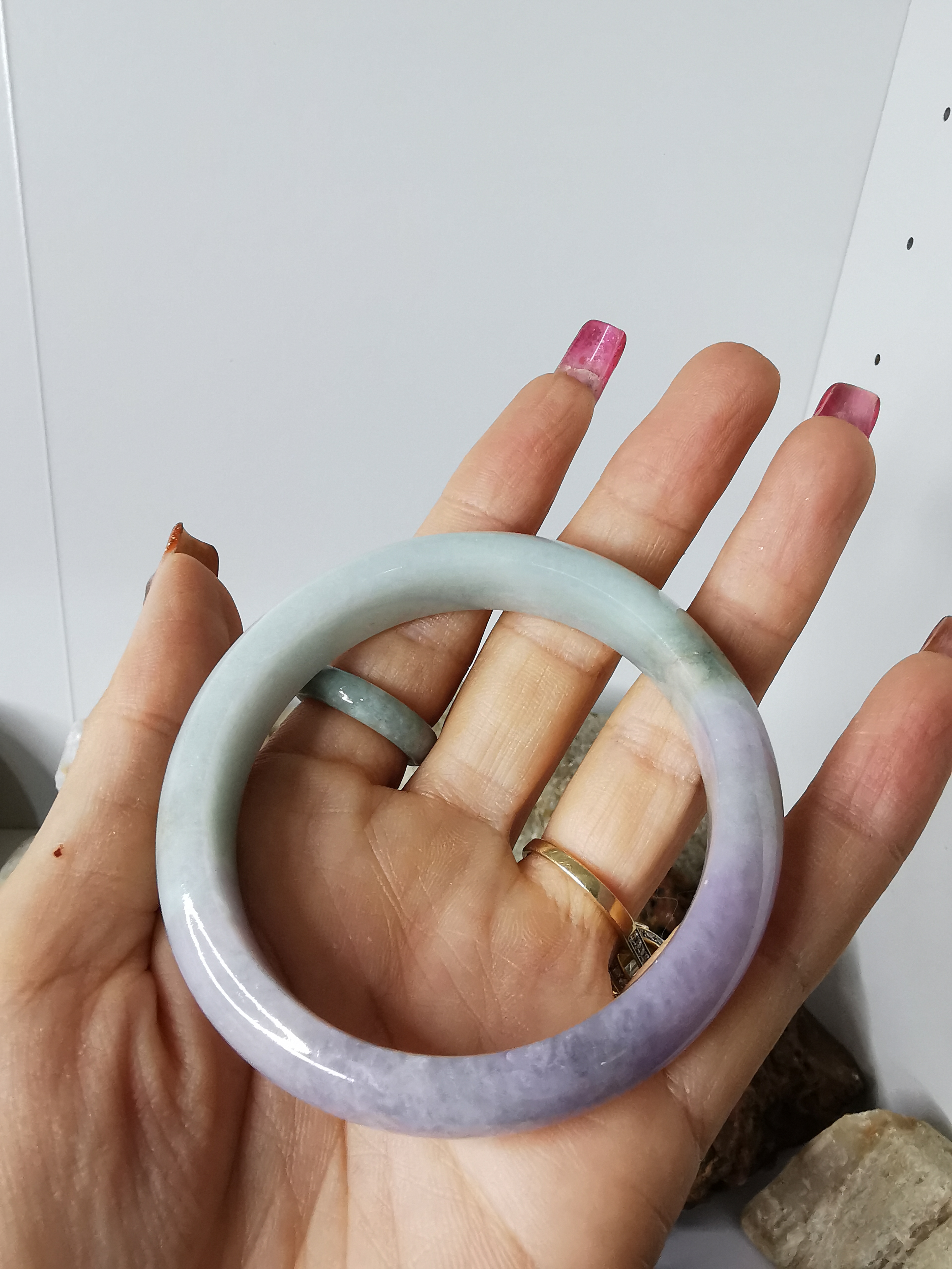 Violet Green Jade Bangle กำไลหยกเจไดต์แท้ Diameter/ เส้นผ่านศูนย์กลางด้านใน 58 mm.