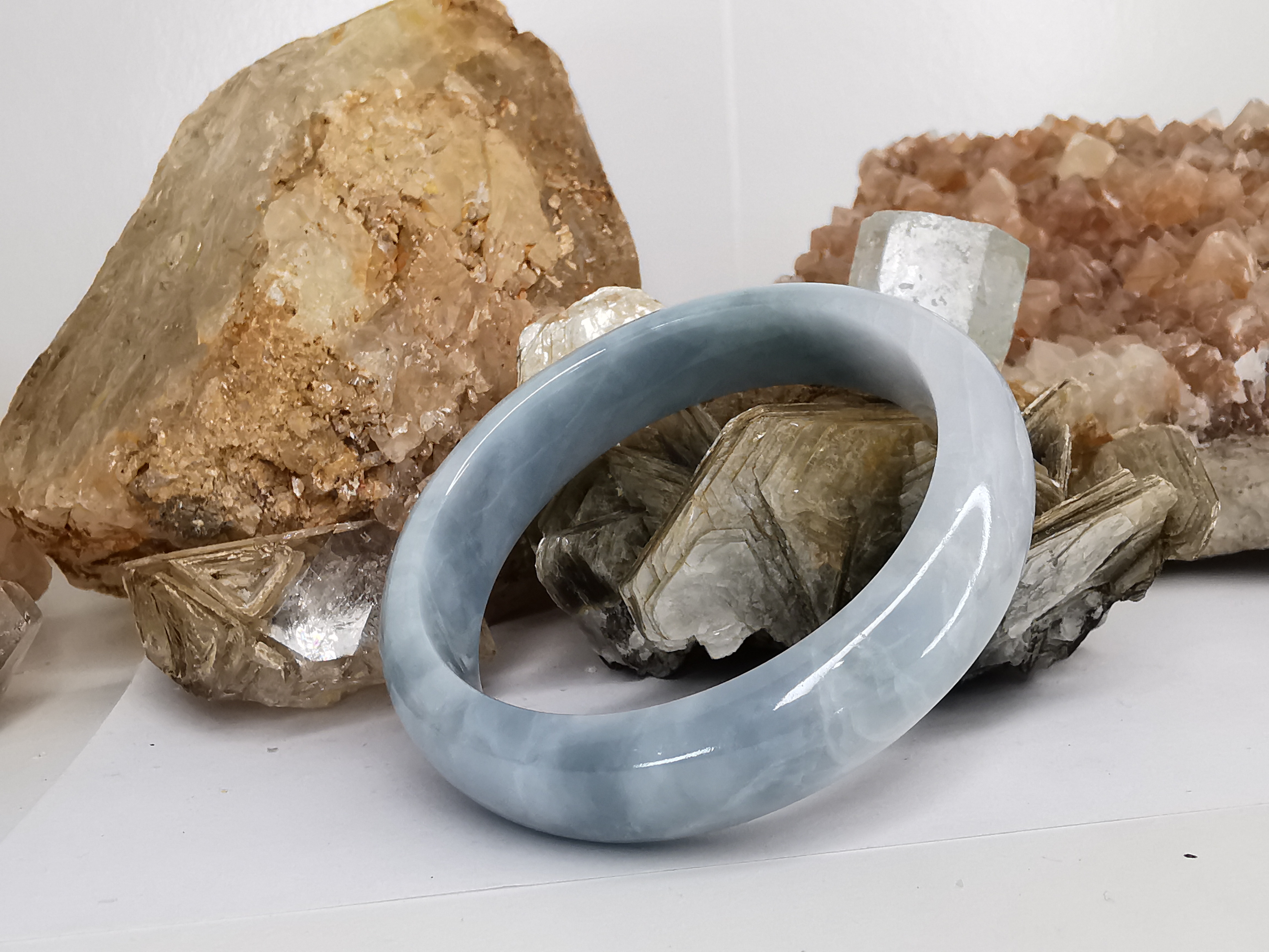 White Blue Green Bangle กำไลหยกเจไดต์แท้ Diameter/ เส้นผ่านศูนย์กลางด้านใน 55 mm.