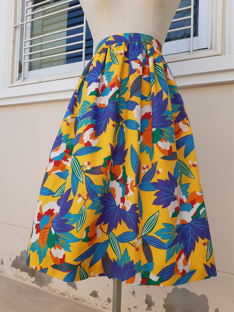 กระโปรงฮาวายวินเทจลายดอกสีเหลืองสด