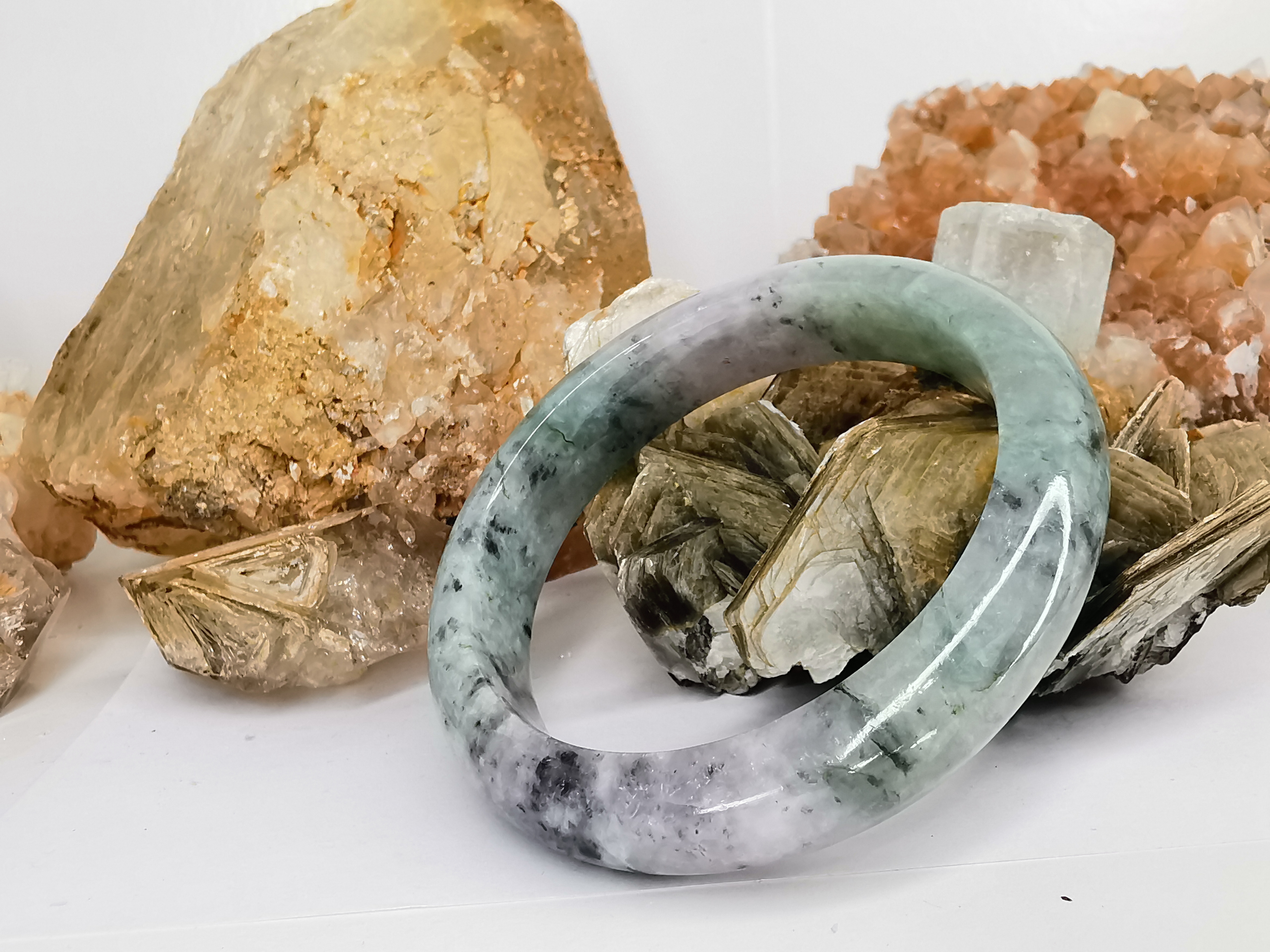 Green Grey Bangle กำไลหยกเจไดต์แท้ Diameter/ เส้นผ่านศูนย์กลางด้านใน 59 mm*.