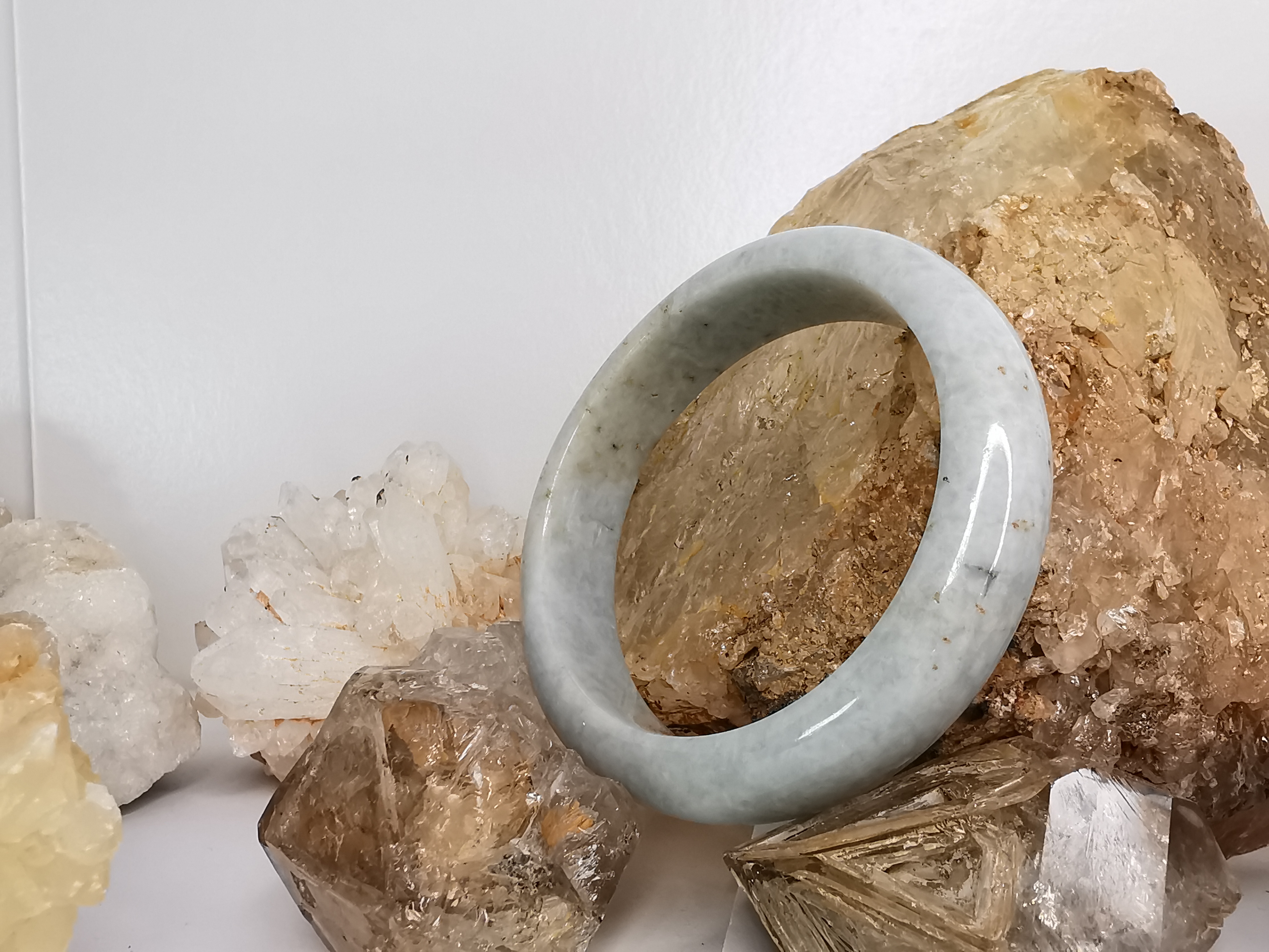 White Green Jade Bangle กำไลหยกเจไดต์แท้ Diameter/ เส้นผ่านศูนย์กลางด้านใน 55 mm.