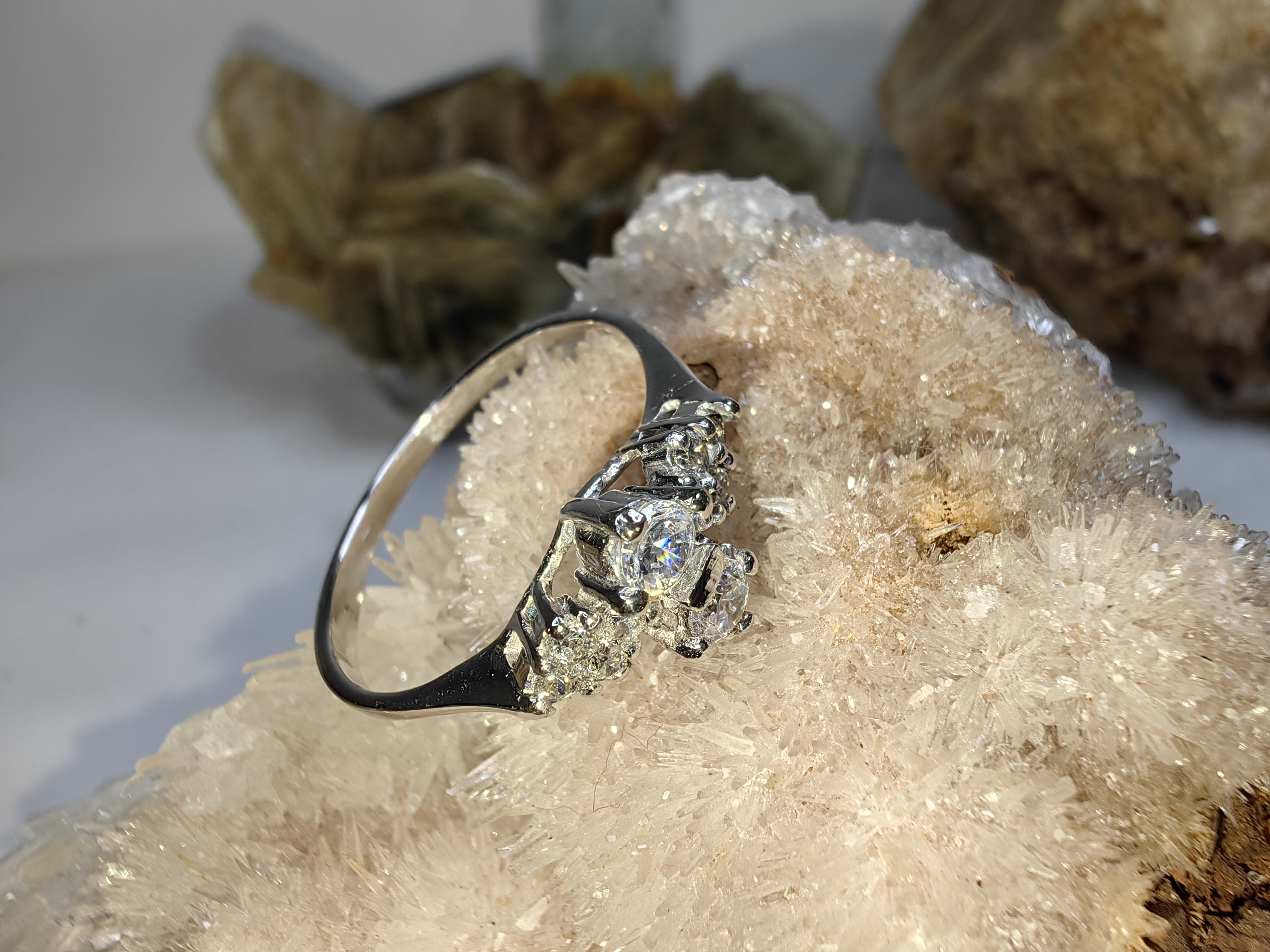 แหวนเพชร CZ เงินแท้ 92.5% Cubic Zirconia 925 Sterling Silver Ring Size 57