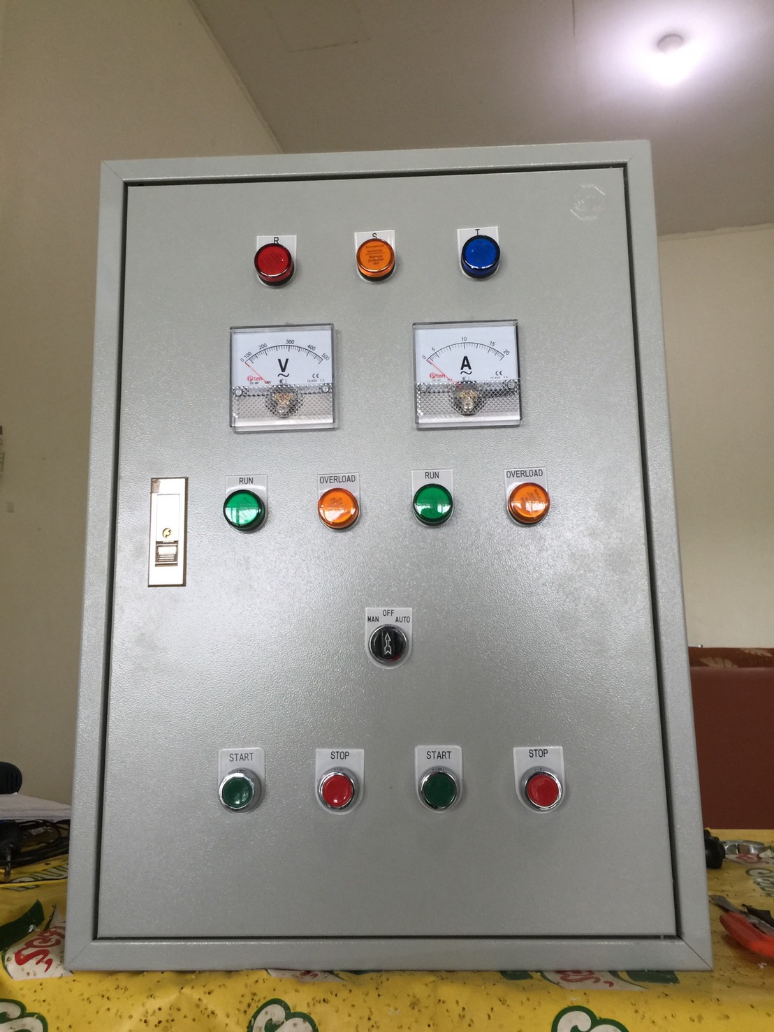 ตู้ควบคุมปั๊มน้ำ 1-3 Hp380vสลับกันทำงานใช้กับลูกลอยไฟฟ้า 24Vdc