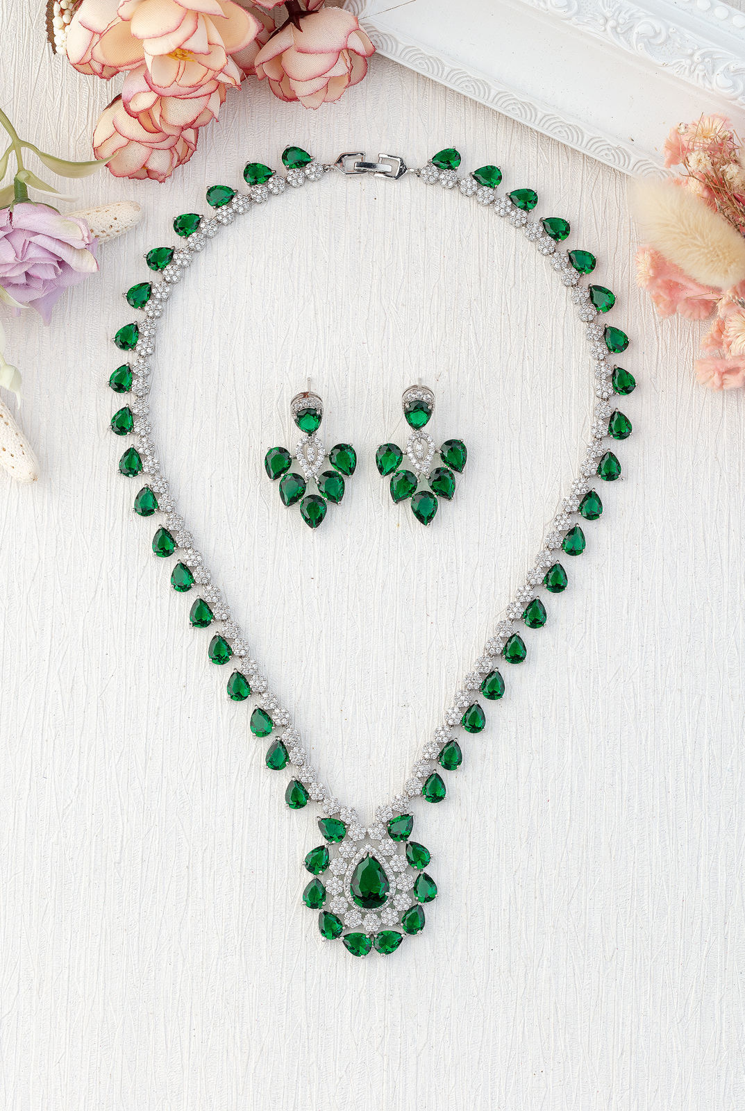 EMERALD DIAMOND 18K WHITE GOLD NECKLACE EARRING สร้อยคอ ต่างหู มรกต ล้อมเพชร ทอง 18K Pre-order