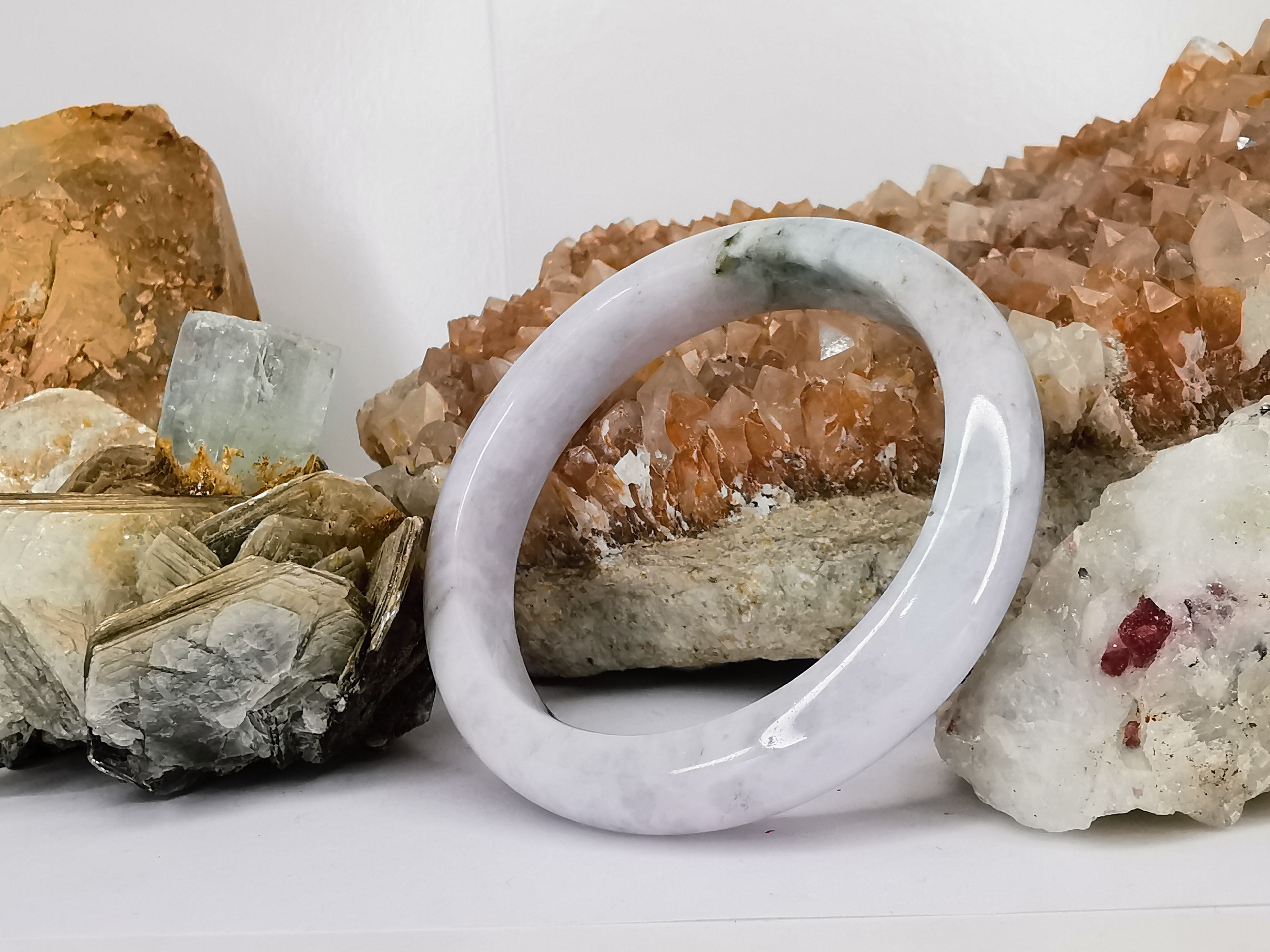 White Green Bangle กำไลหยกเจไดต์แท้ Diameter/ เส้นผ่านศูนย์กลางด้านใน 58 mm.