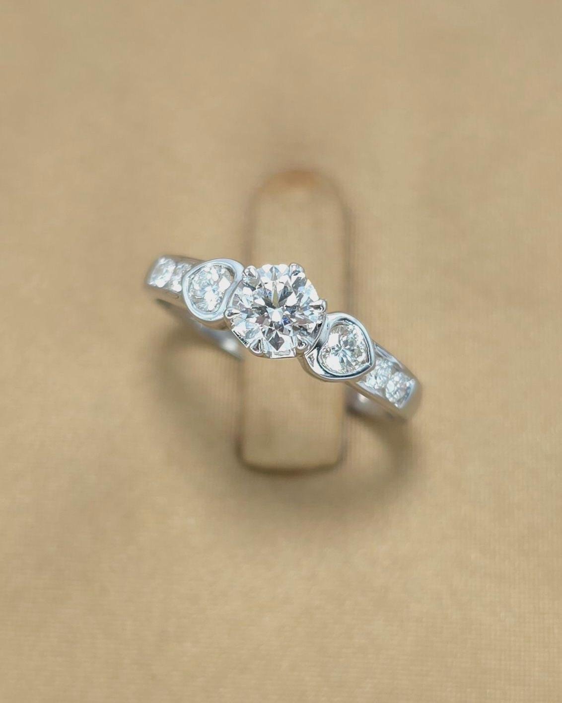 🚫ปิดการขาย(SoIdOut)🚫แหวนทองคำ 18K ชุบสีทองขาว เพชรเกสร 35 ตัง 1 เม็ด น้ำ 98(F) VS1 3 Excellent GIA:5316589899 ใบสำเนา ข้างเพชรเกสร 7 ตัง 2 เม็ด 3 ตัง 4 เม็ด รวม 26 ตัง น้ำ 98-100 ความสะอาด vvs ไซส์ 49 น้ำหนัก 2.47 กรัม ราคา 22,500.-(Net)