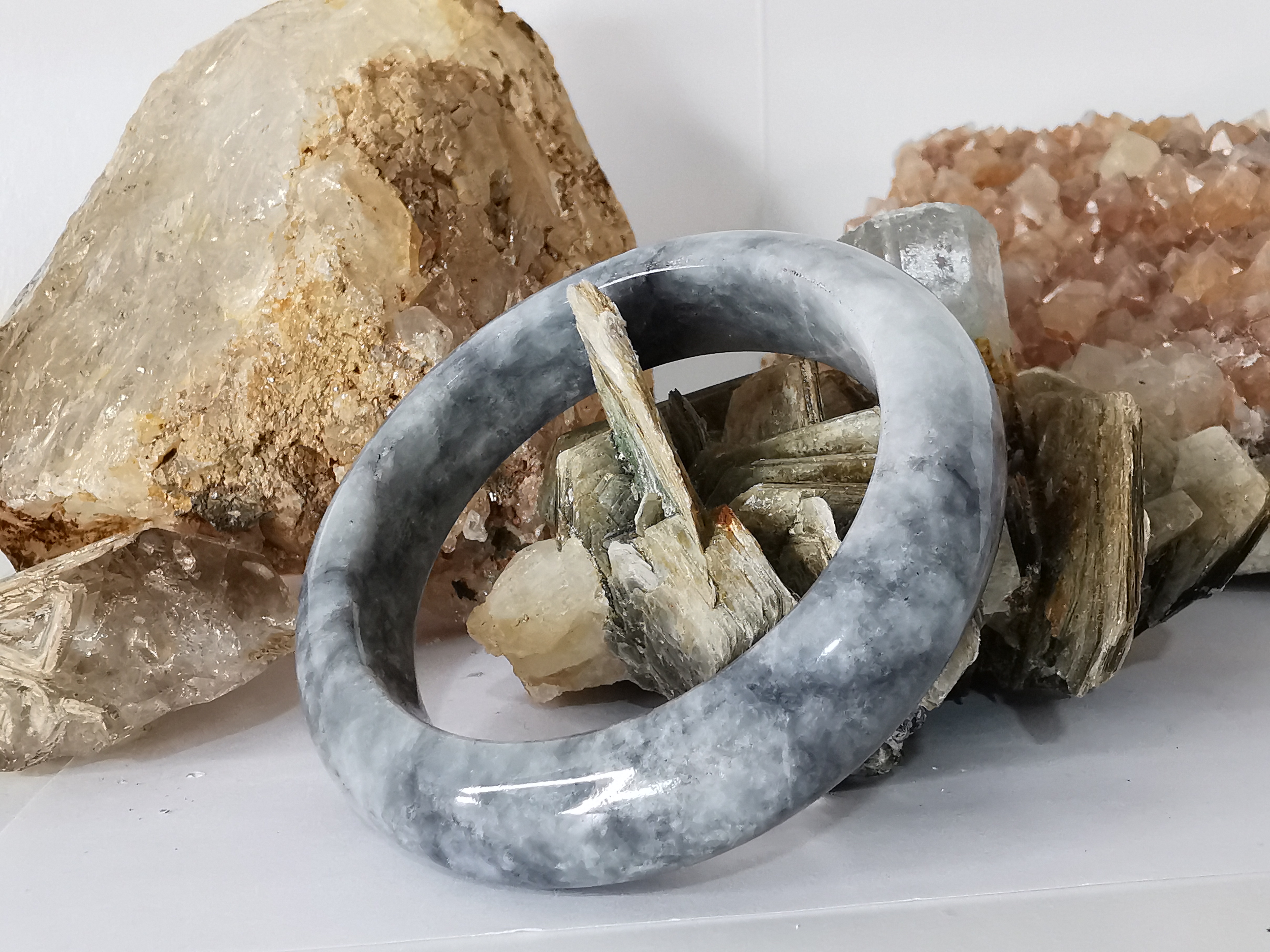Grey Black Jade Bangle กำไลหยกเจไดต์แท้ Diameter/ เส้นผ่านศูนย์กลางด้านใน 54 mm.