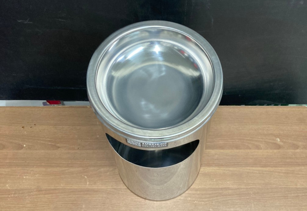 ถังขยะสแตนเลส พร้อมที่เขี่ยบุหรี่ ฝาปั๊ม 10"