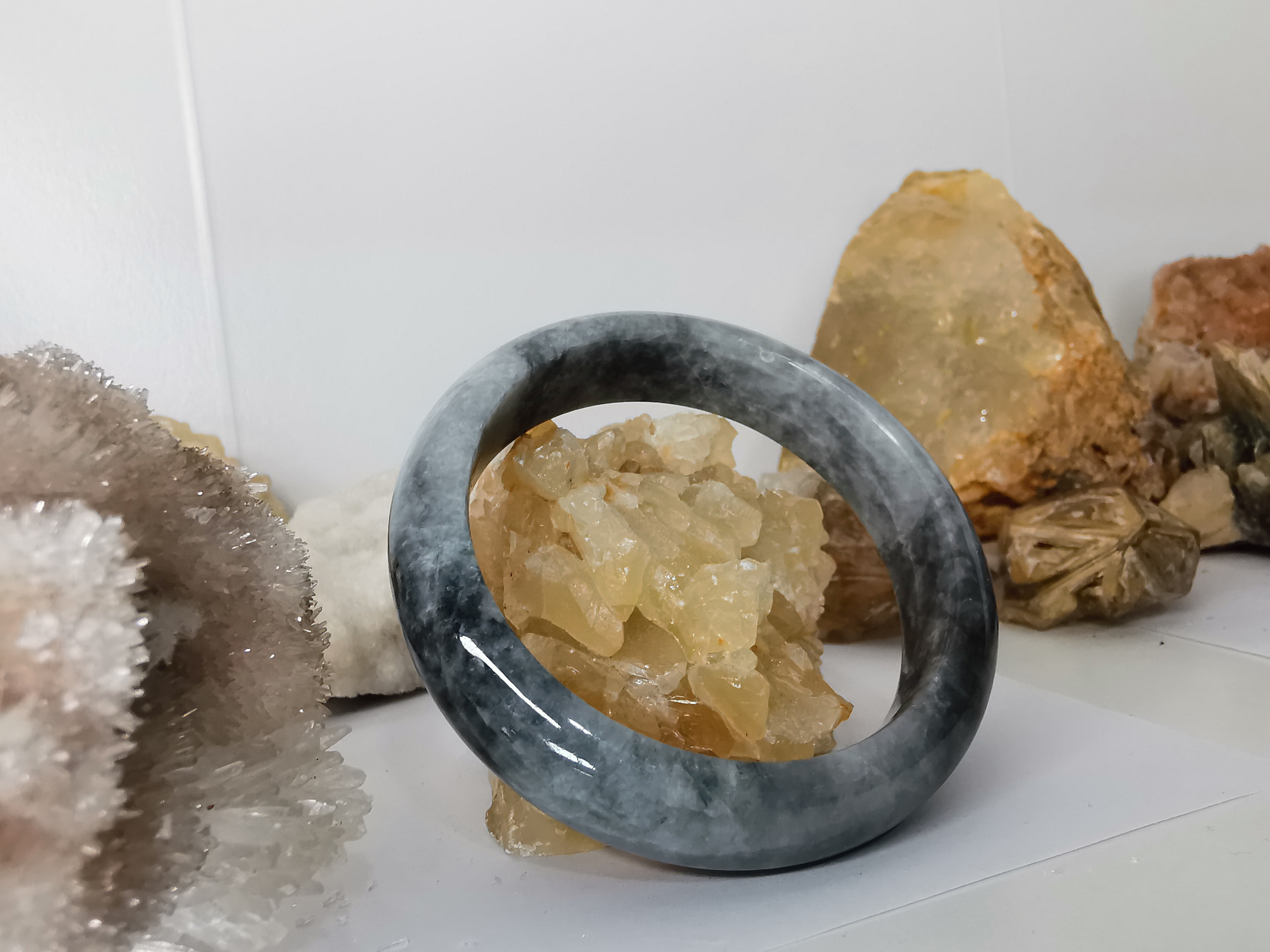 Grey Black Jade Bangle กำไลหยกเจไดต์แท้ Diameter/ เส้นผ่านศูนย์กลางด้านใน 58 mm.