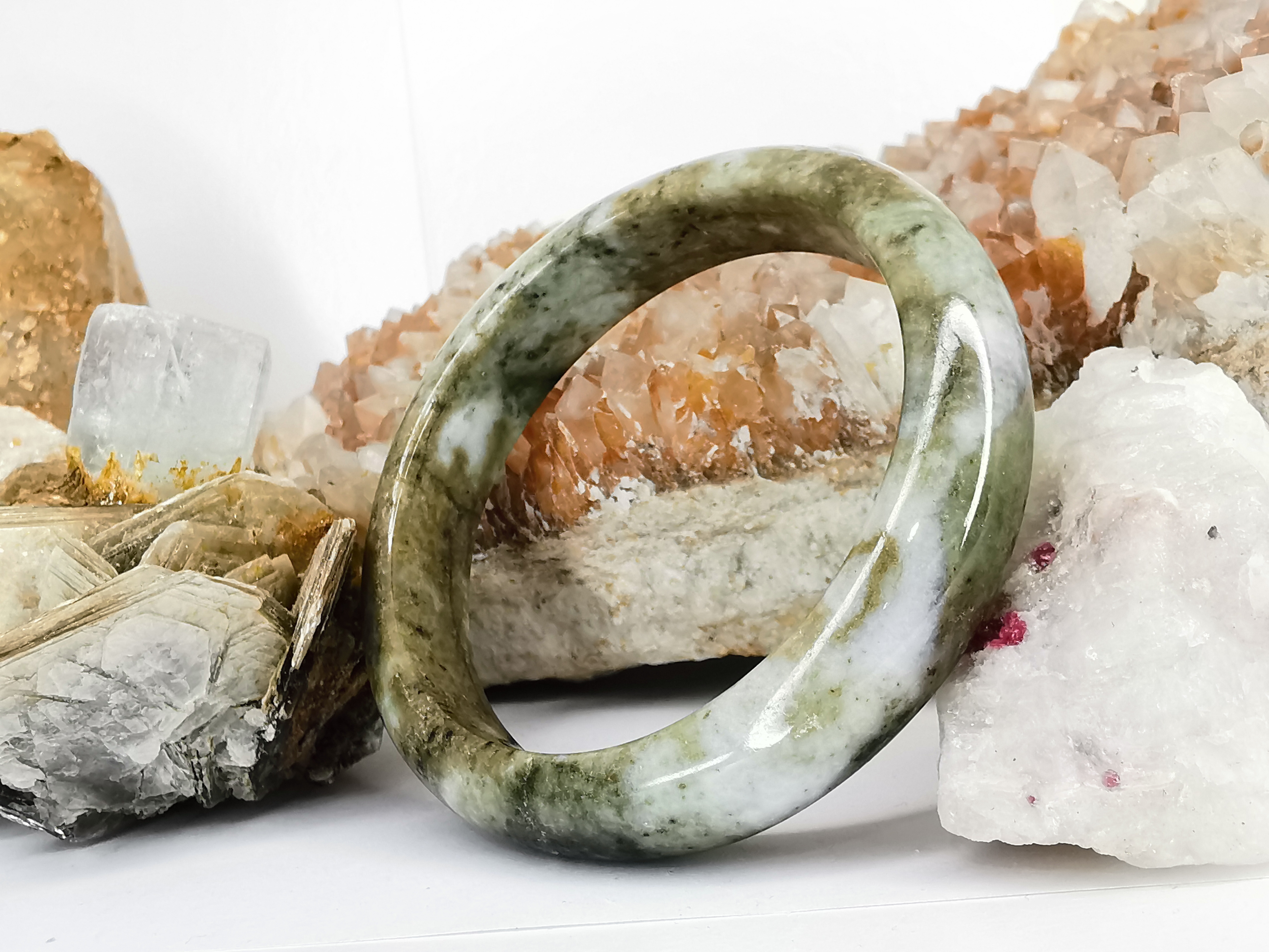 Green White Brown Jade Bangle กำไลหยกเจไดต์แท้ Diameter/ เส้นผ่านศูนย์กลางด้านใน 58 mm.