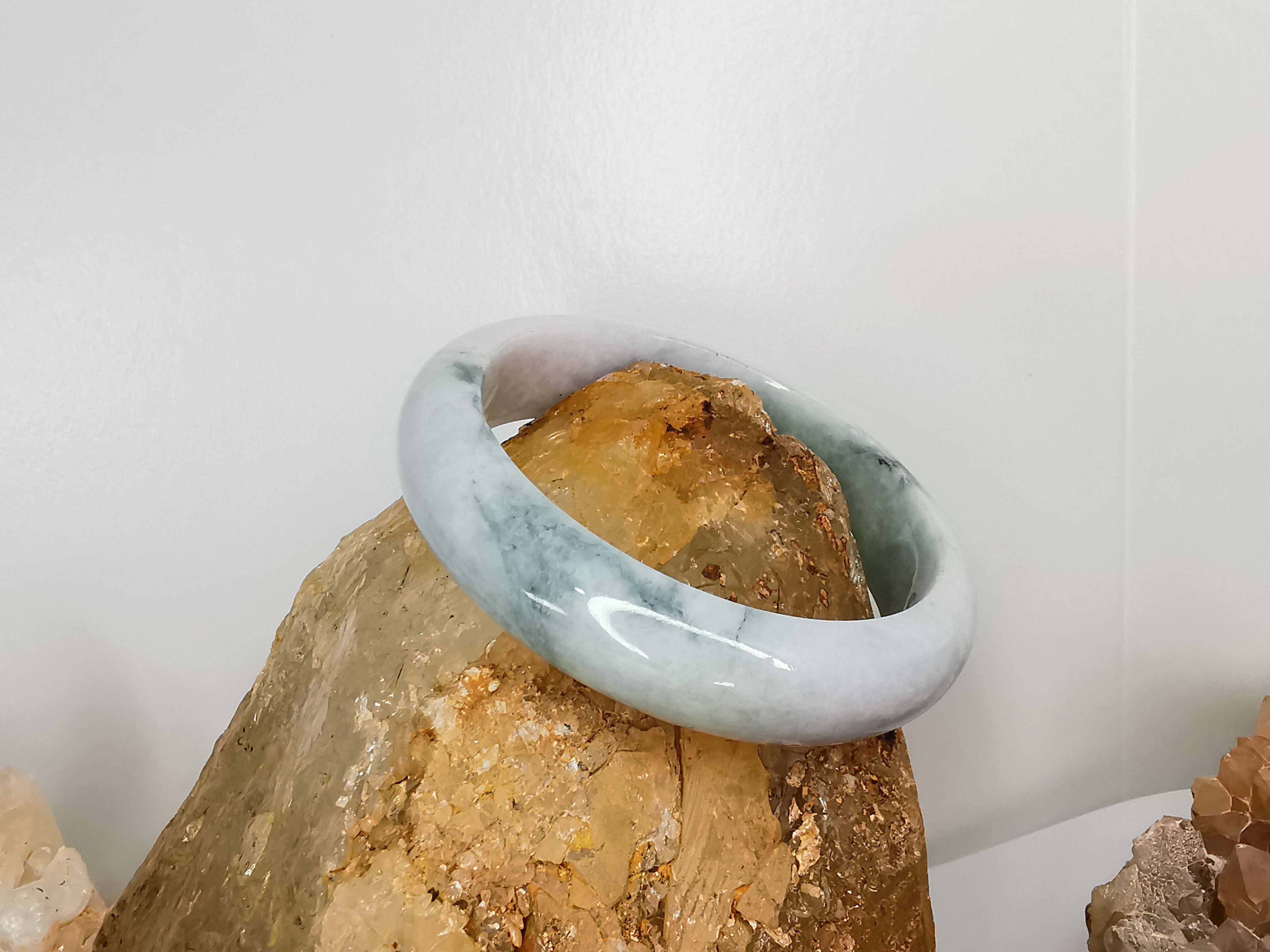 Green White Bangle กำไลหยกเจไดต์แท้ Diameter/ เส้นผ่านศูนย์กลางด้านใน 55 mm.