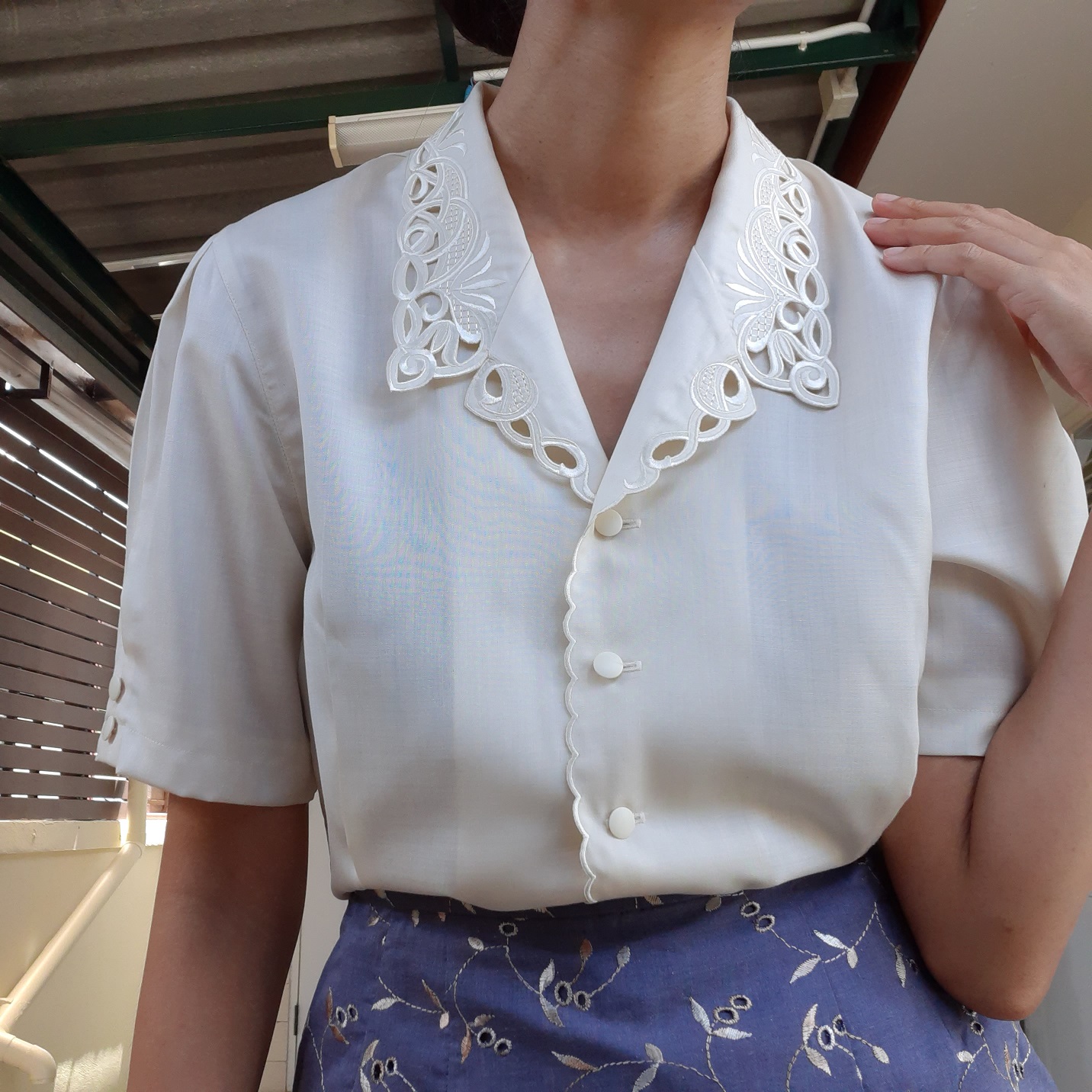 เสื้อเชิ้ตวินเทจ ปกคอฉลุลายสวย