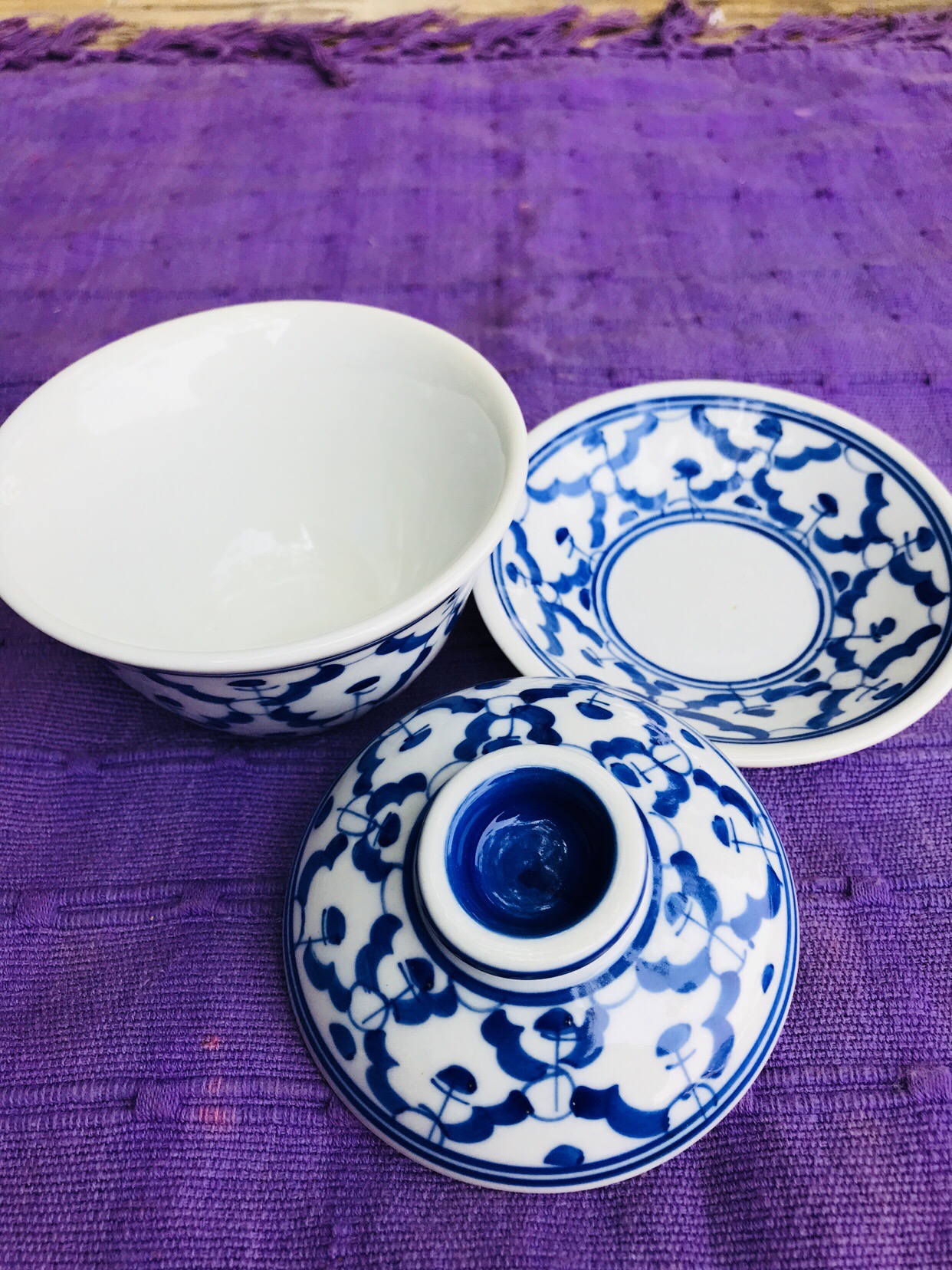 แก้วน้ำชาลายไทยทรงฮ่องเต้