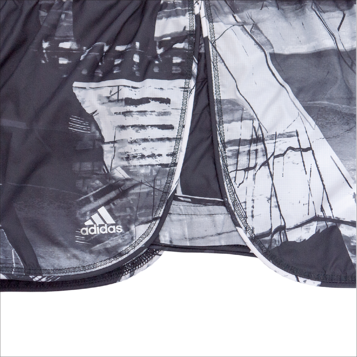 G 150070 กางเกงกีฬาขาสั้น adidas ราคาเช่า 80 บาท ต่อ 1 วัน