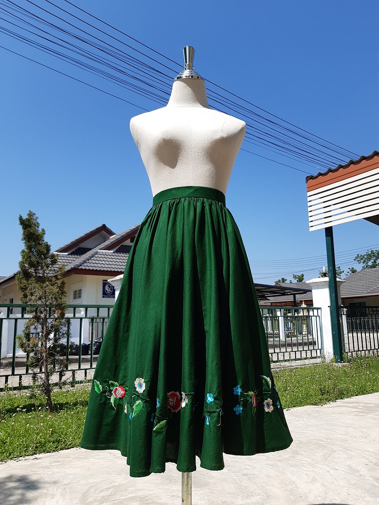 กระโปรงวินเทจงานปักสีเขียวเข้ม