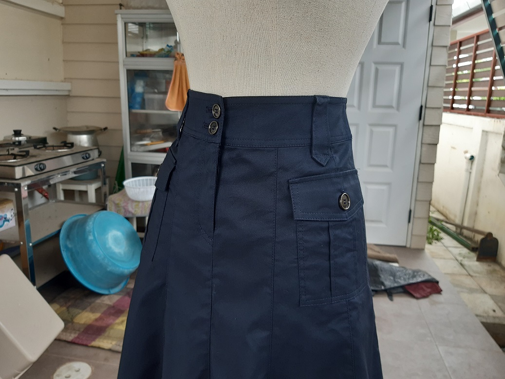 กระโปรงสั้นสีกรมท่า มีกระเป๋าข้าง