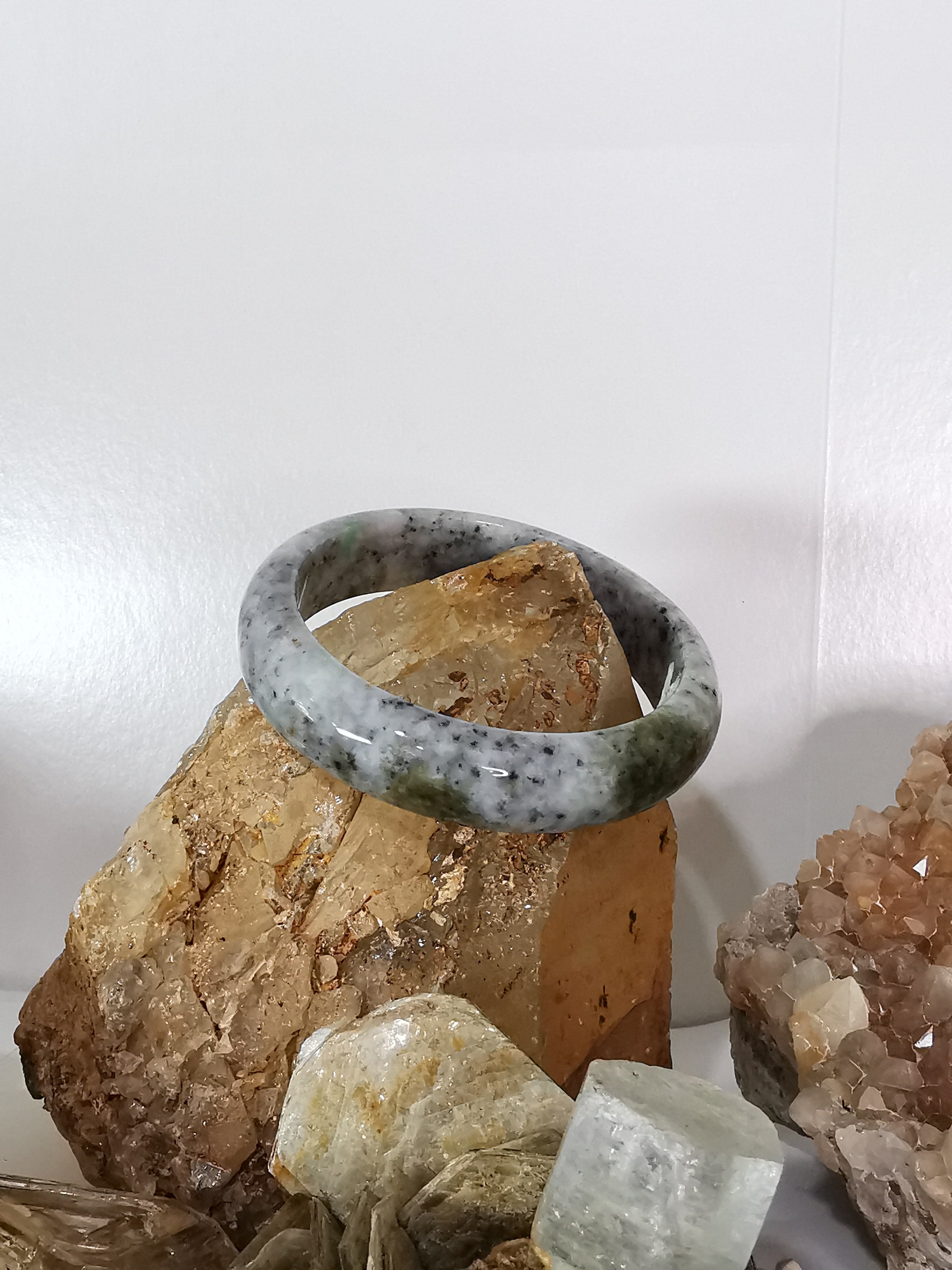 Green Grey White Bangle กำไลหยกเจไดต์แท้ Diameter/ เส้นผ่านศูนย์กลางด้านใน 59 mm.