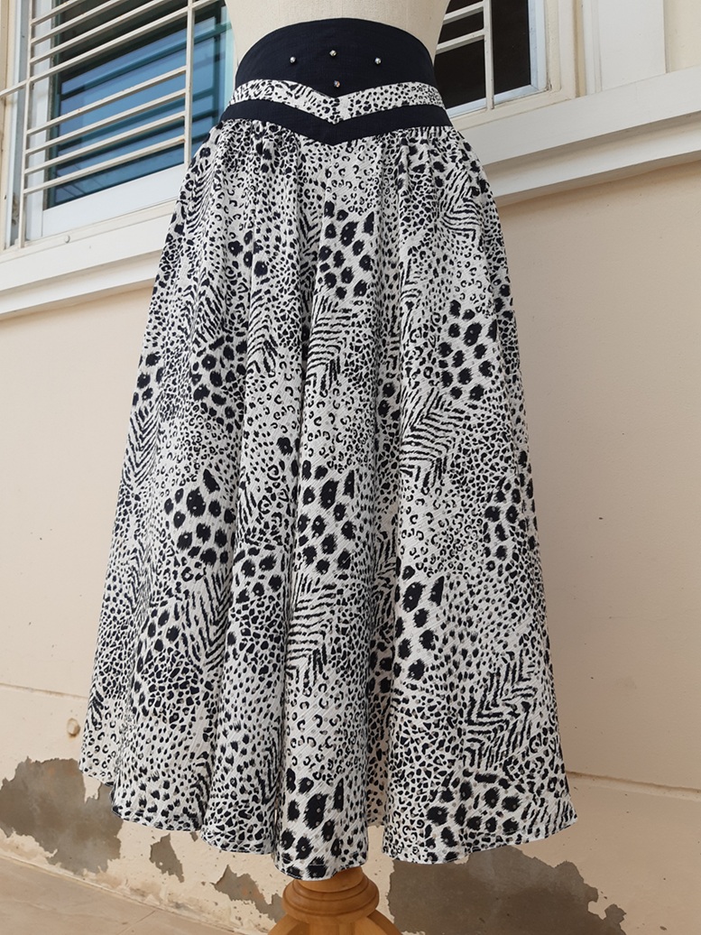 กระโปรงบานลายเสือดาว เอวสูง ผ้ากลิตเตอร์ งานวินเทจมือสอง (Vintage skirt)