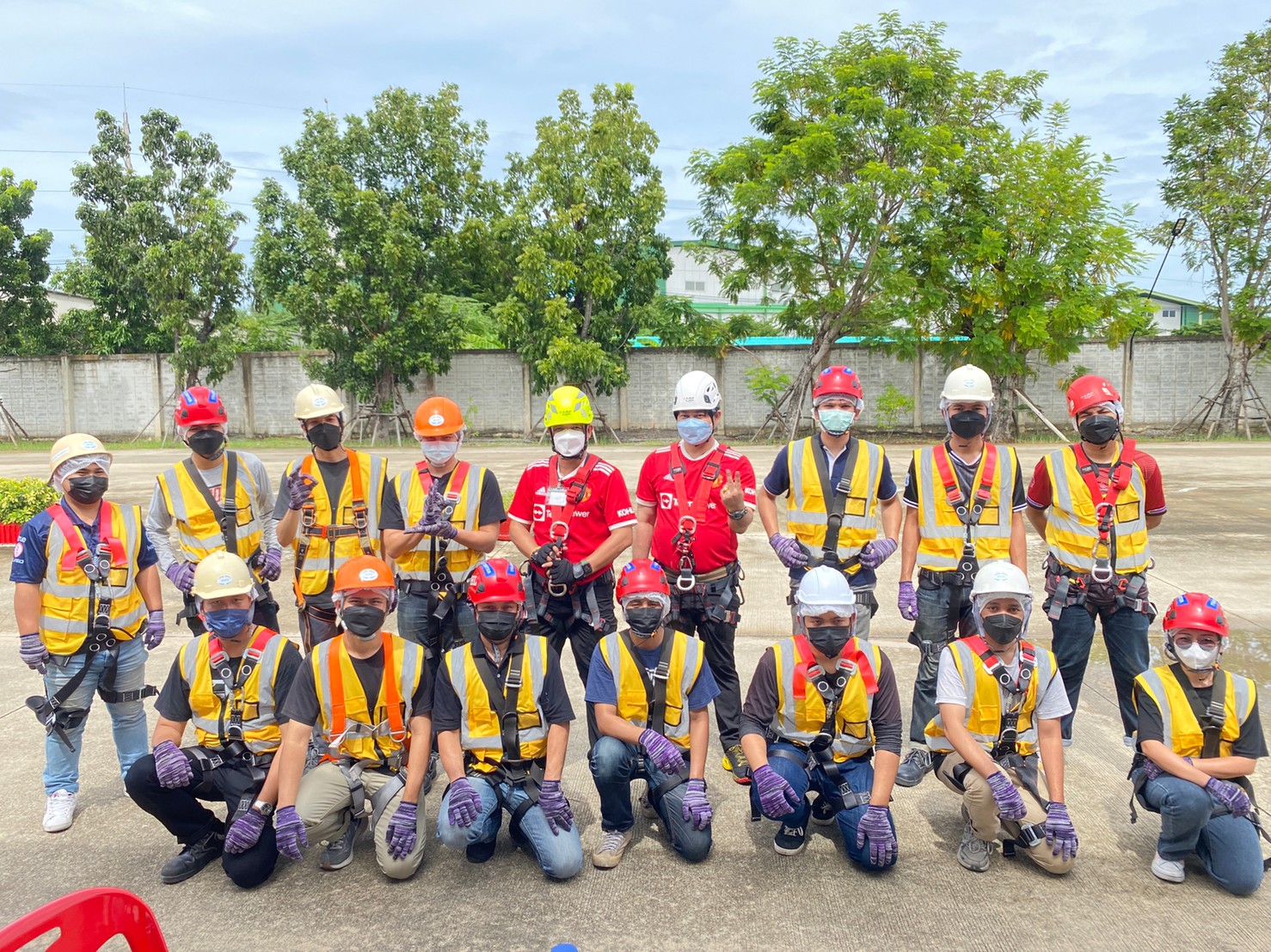 หลักสูตร การโรยตัวเช็ดกระจก งานหลังคา Cleaning at Height and Roof work