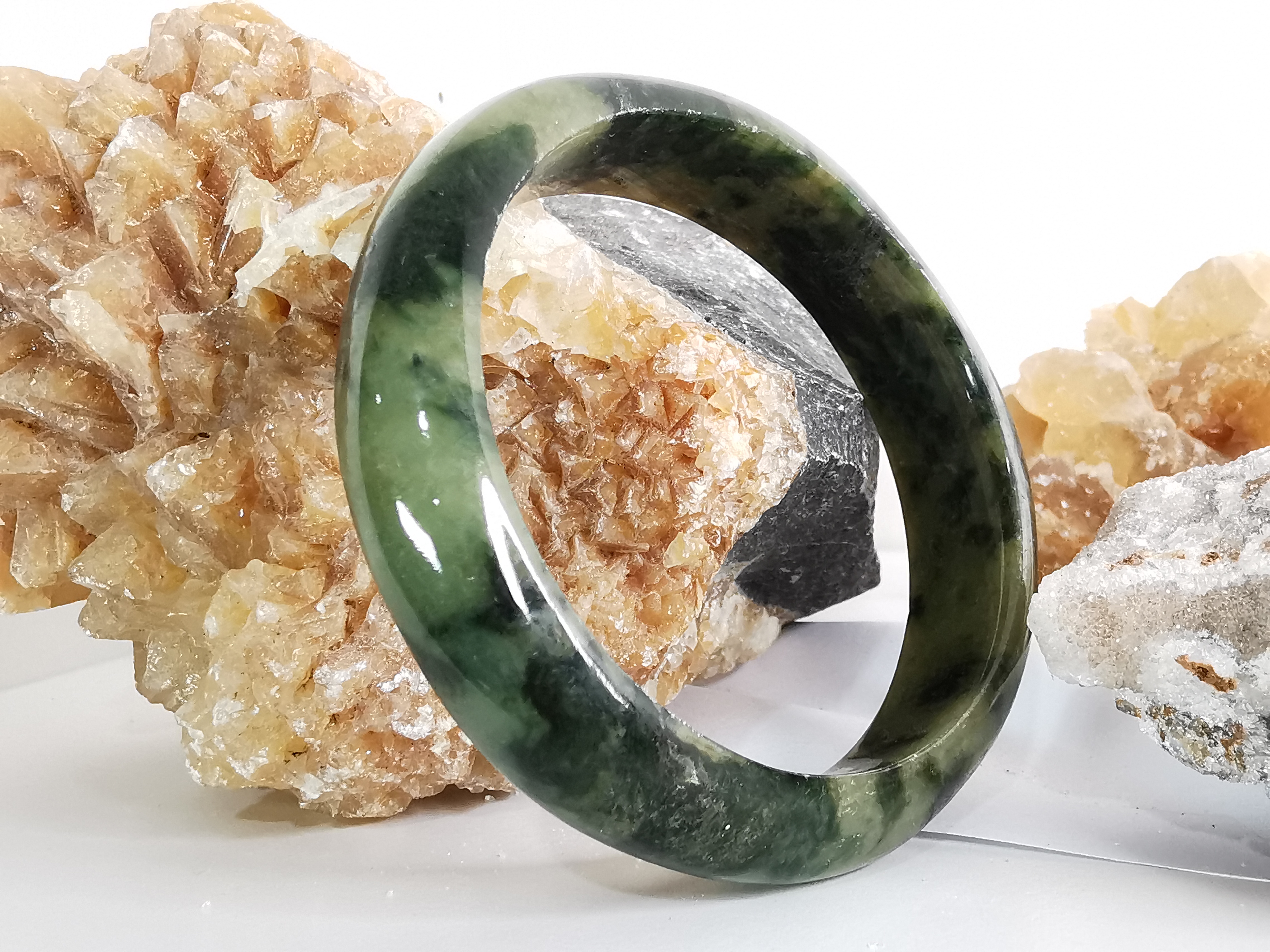 Green Jade Bangle กำไลหยกเจไดต์แท้ Diameter/ เส้นผ่านศูนย์กลางด้านใน 59 mm.