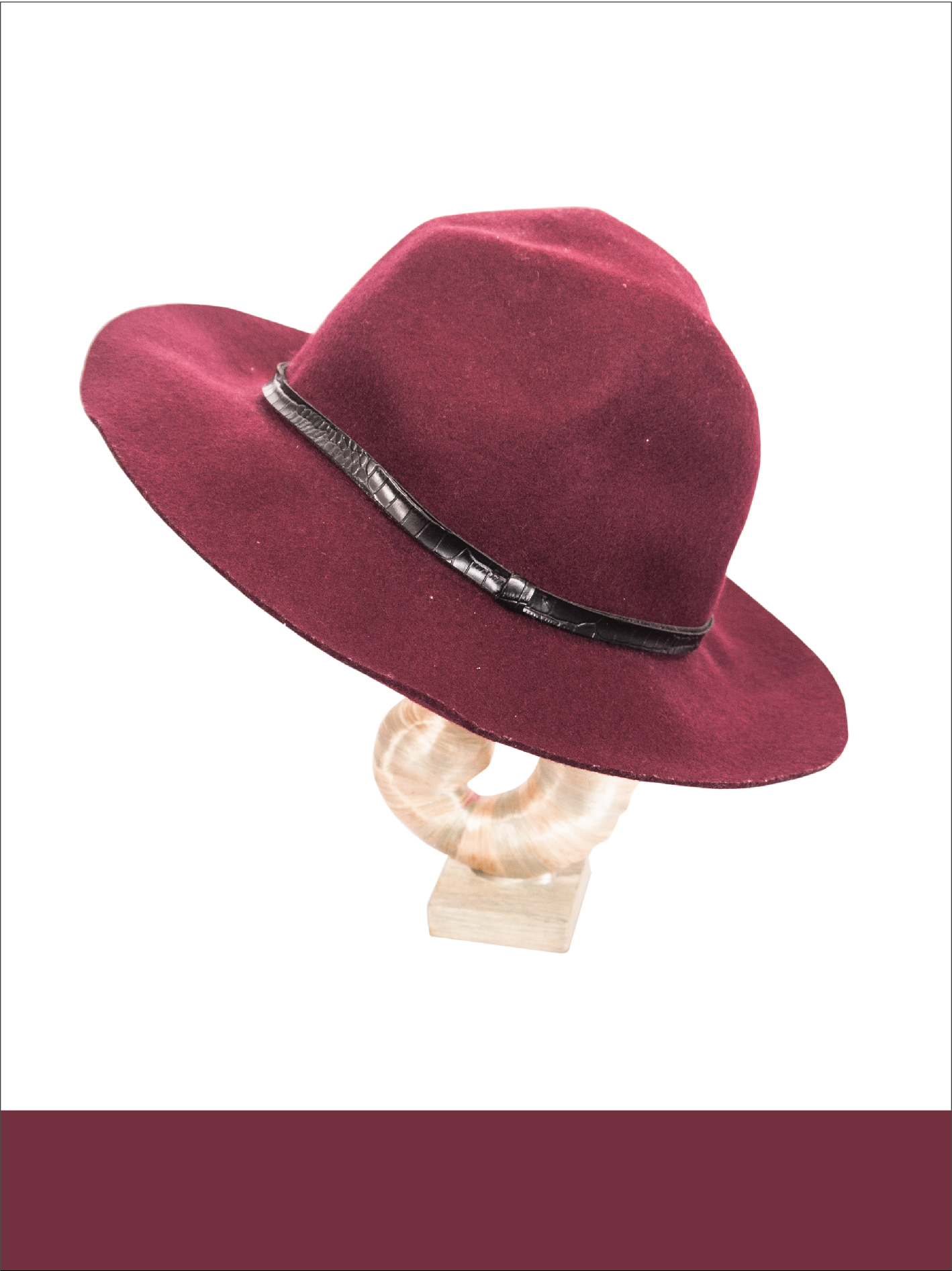 G 160120 หมวกมีปีก (คาดหนังดำ) ราคาเช่า 40 บาท ต่อ 1 วัน