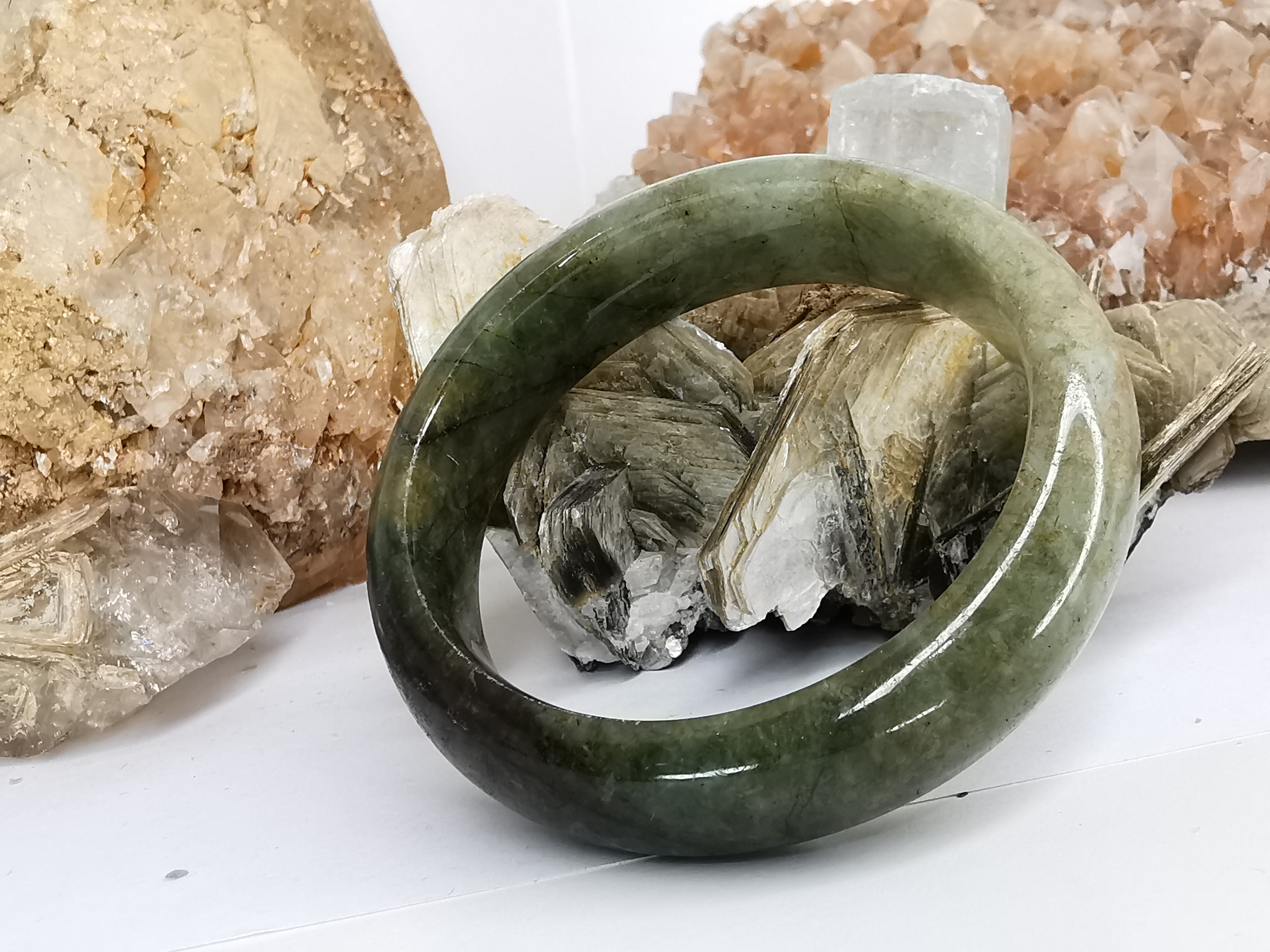 Green Brown Jade Bangle กำไลหยกเจไดต์แท้ Diameter/ เส้นผ่านศูนย์กลางด้านใน 51 mm.