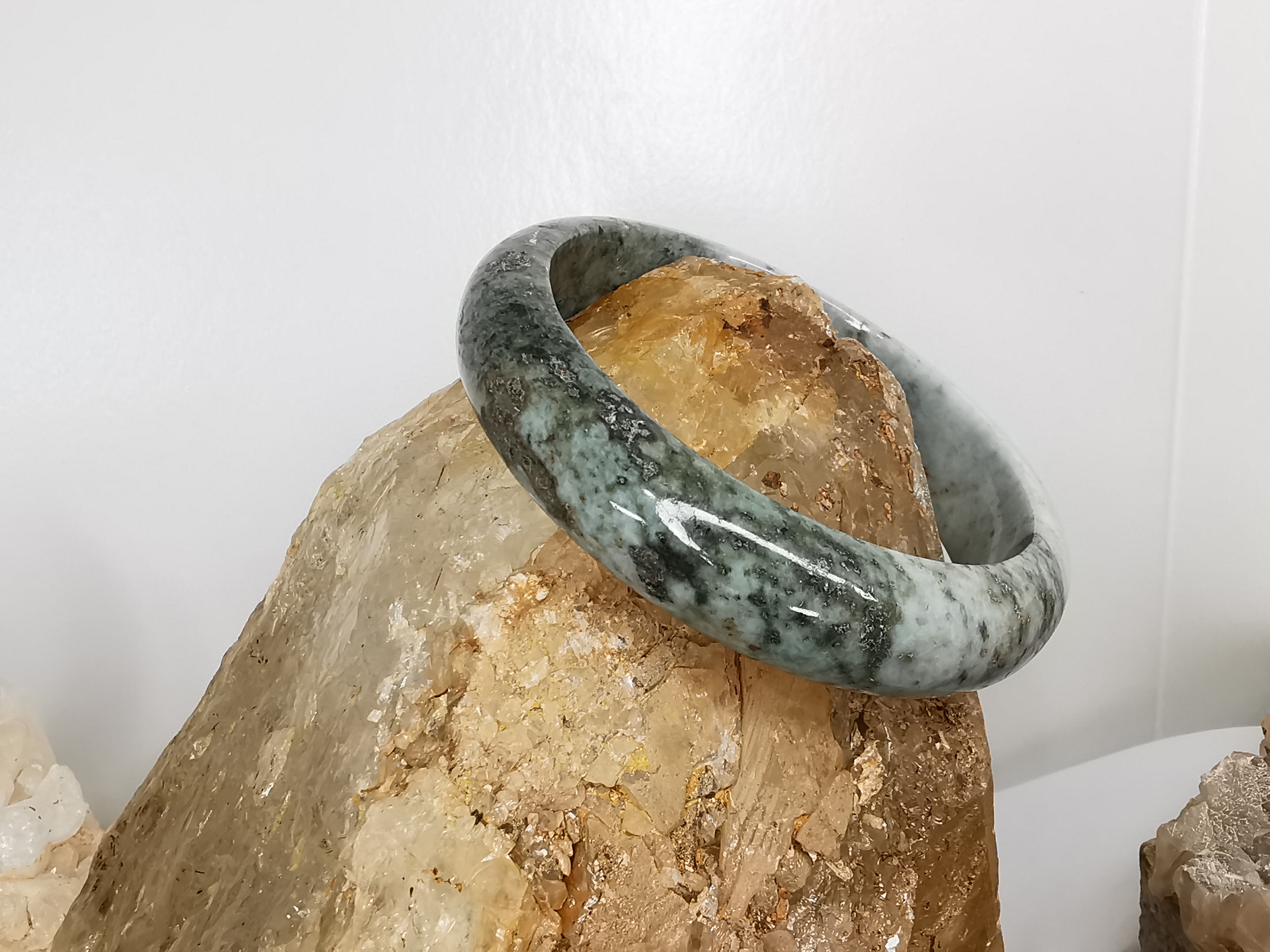 Green Brown Yellow White Jade Bangle กำไลหยกเจไดต์แท้ Diameter/ เส้นผ่านศูนย์กลางด้านใน 58 mm.