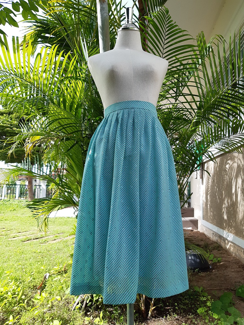 กระโปรงบานสีเขียวมิ้นท์