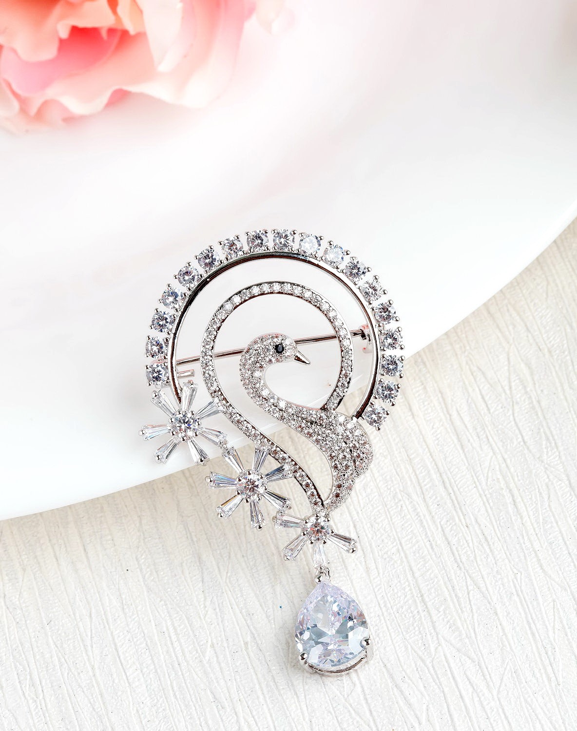 DIAMOND BROOCH 18K WHITE GOLD เข็มกลัดเพชร ทอง 18K Pre-order