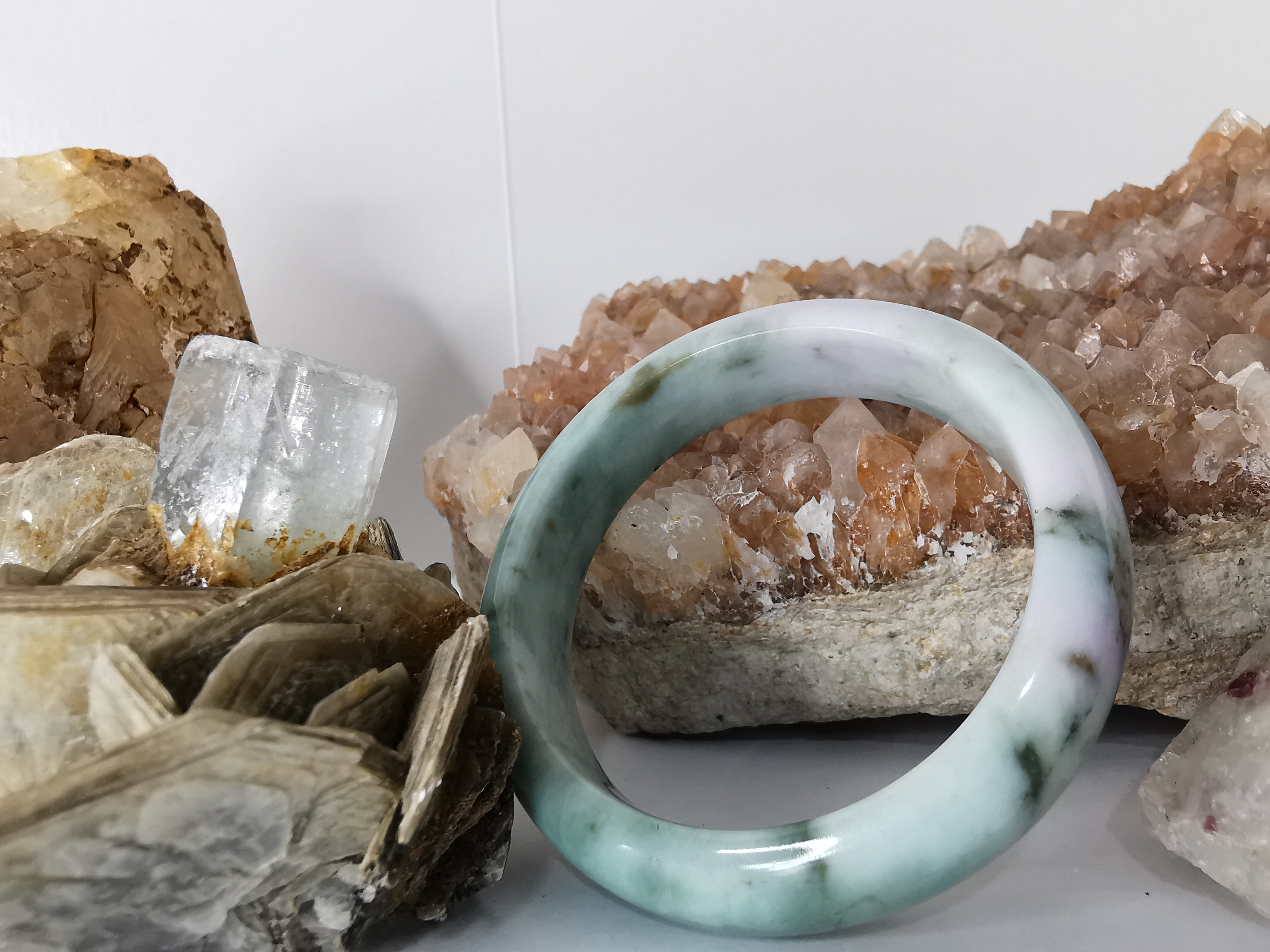 Violet Green Jade Bangle กำไลหยกเจไดต์แท้ Diameter/ เส้นผ่านศูนย์กลางด้านใน 53 mm.