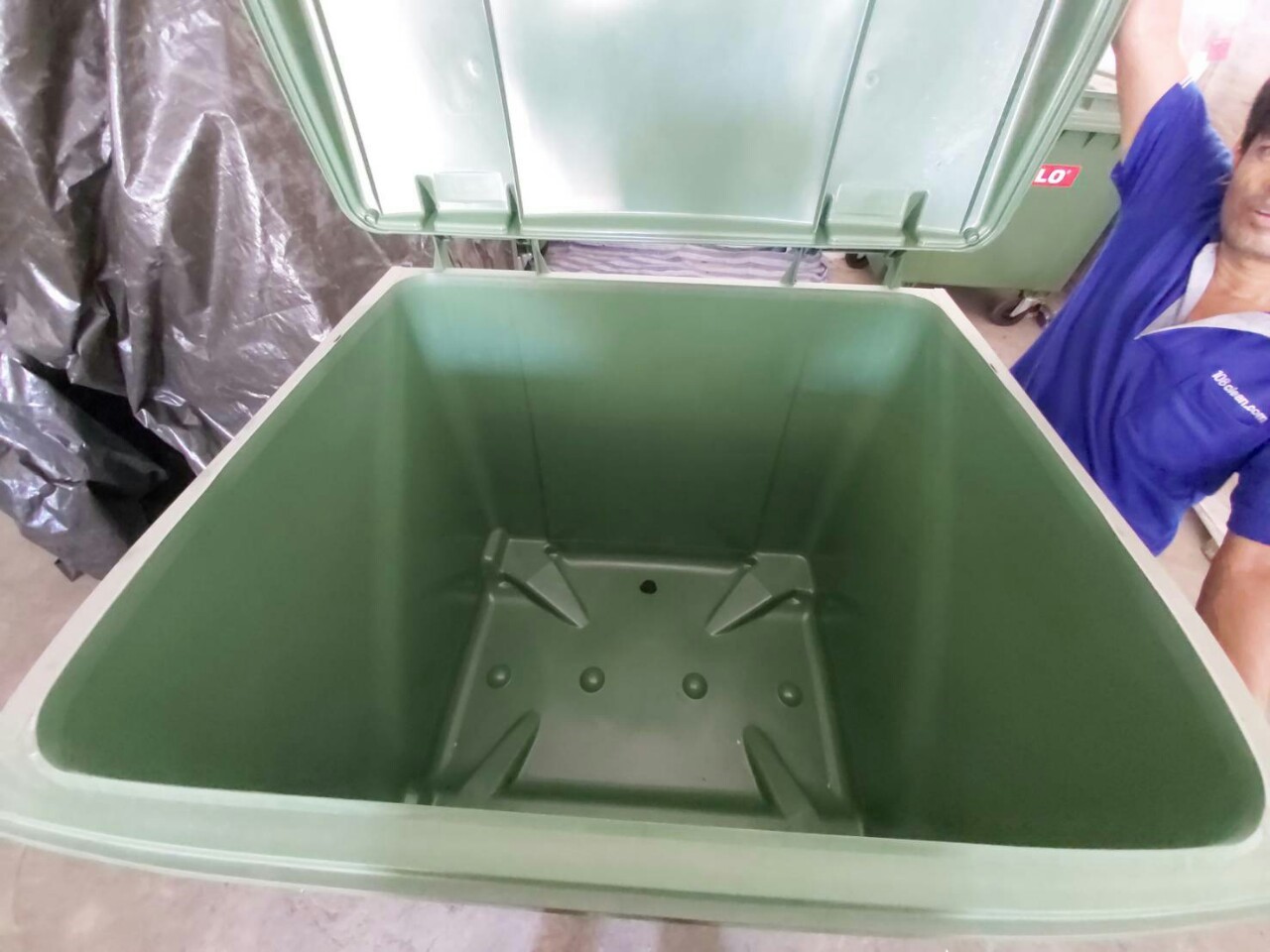 ถังขยะเทศบาล พร้อมล้อเข็น 660 ลิตรฝาเรียบ (สีเขียว)