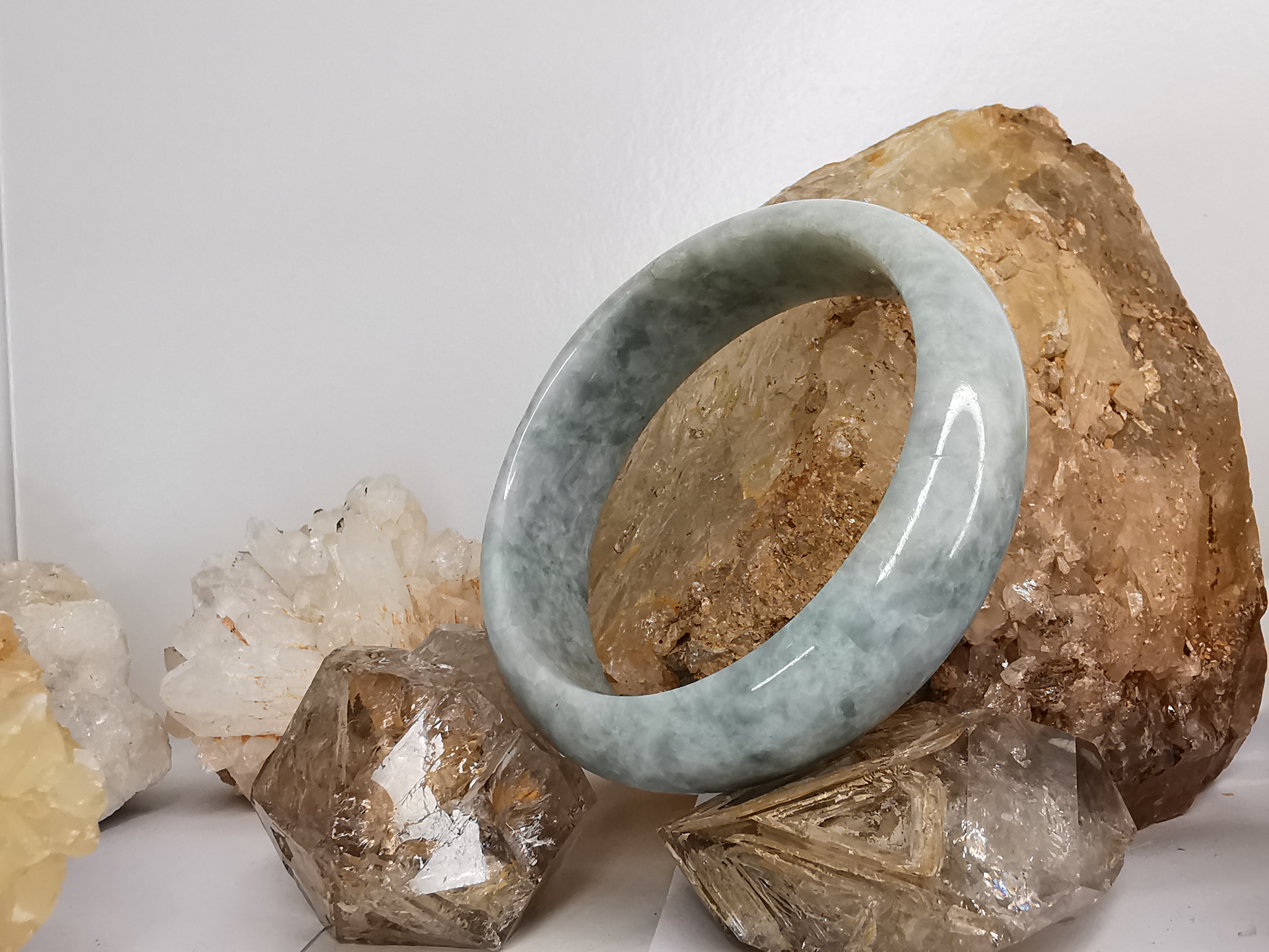 Green White Jade Bangle กำไลหยกเจไดต์แท้ Diameter/ เส้นผ่านศูนย์กลางด้านใน 59 mm.