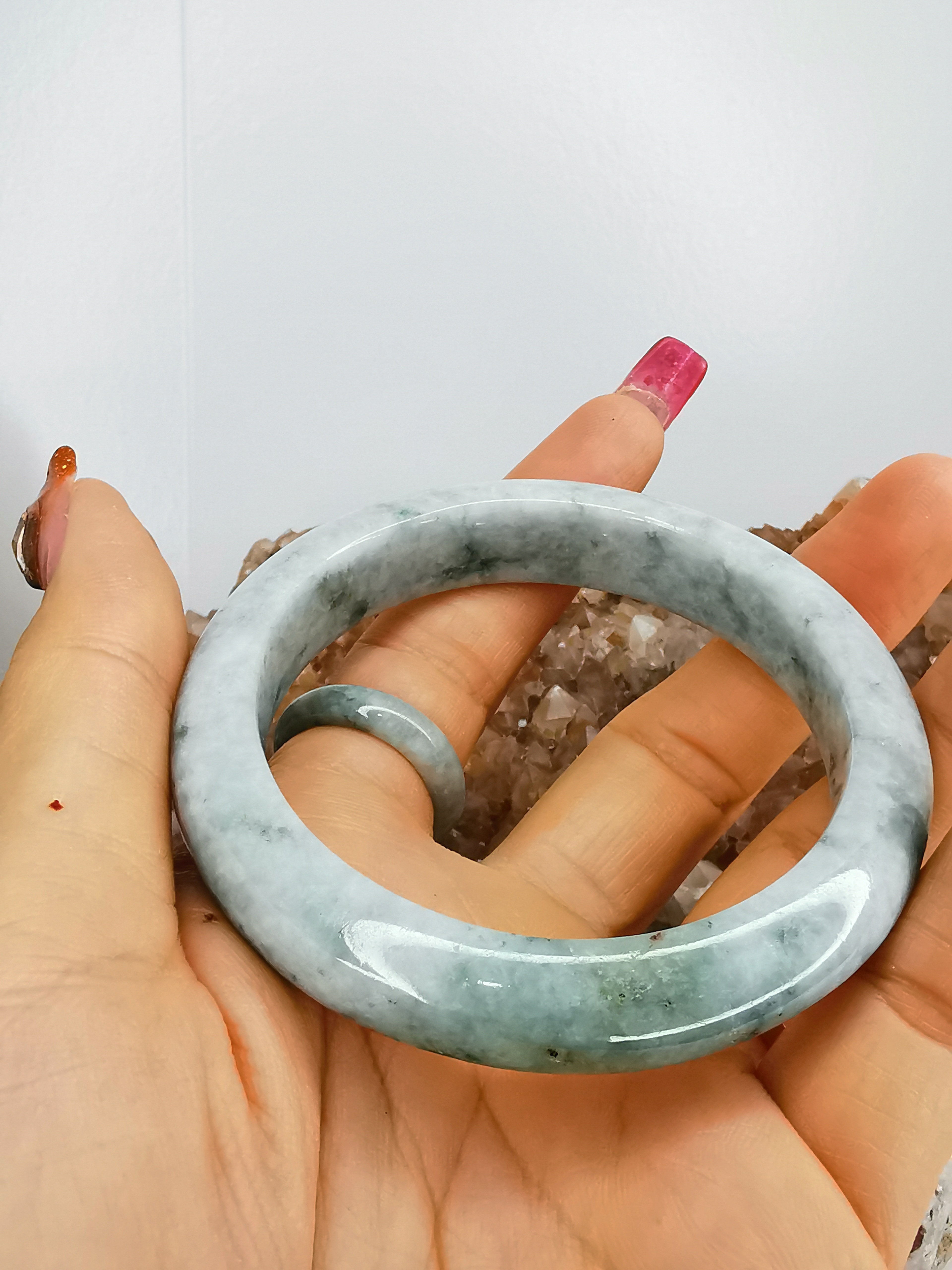 Green White Bangle กำไลหยกเจไดต์แท้ Diameter/ เส้นผ่านศูนย์กลางด้านใน 56 mm.