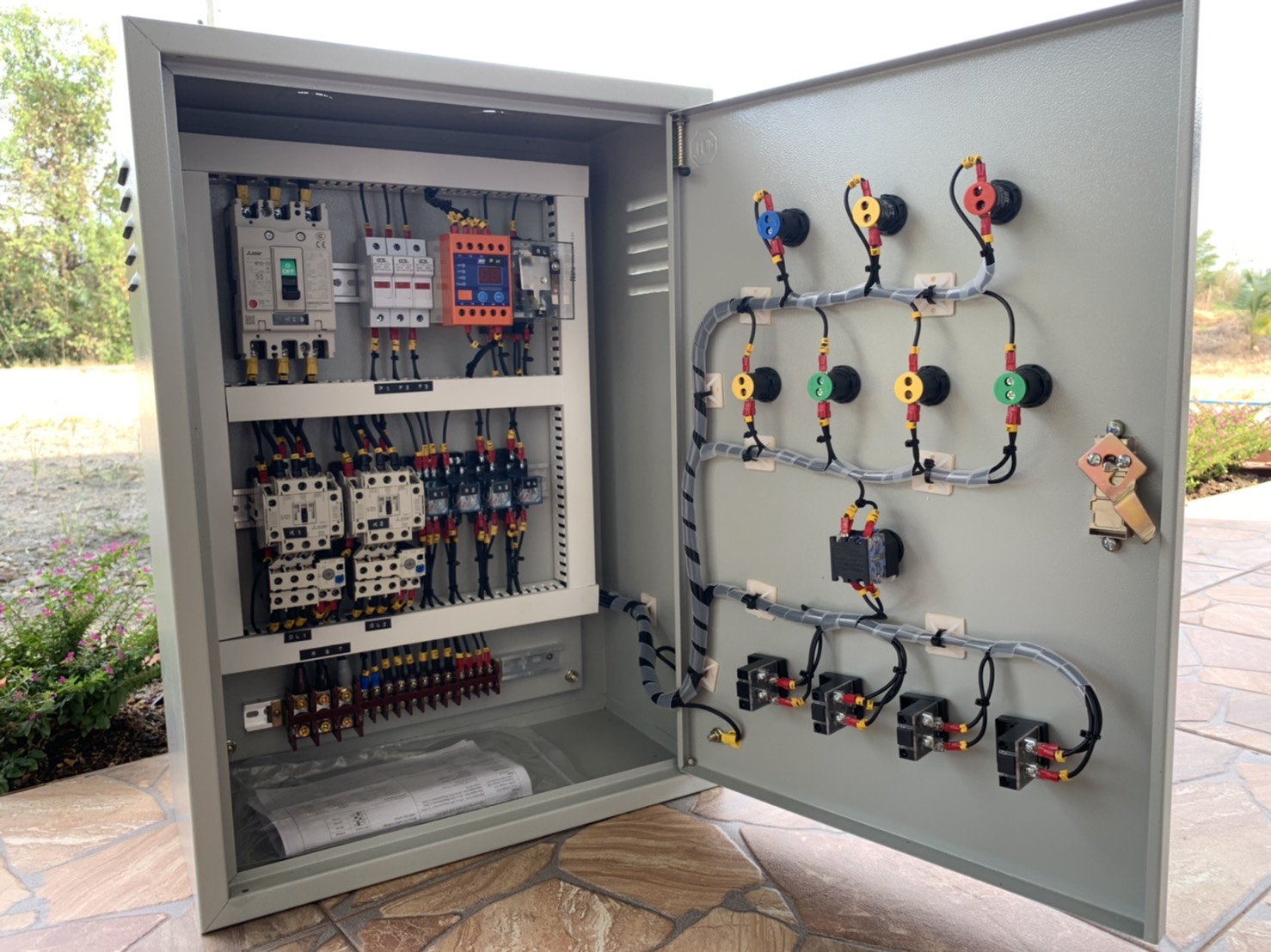 ตู้ควบคุมปั๊มน้ำ 10 Hp 3 เฟส 380v 2 ตัวสลับกันทำงาน ใช้ลูกลอยไฟฟ้า220v