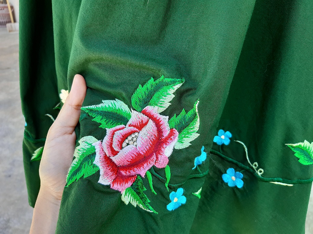 กระโปรงวินเทจงานปักสีเขียวเข้ม