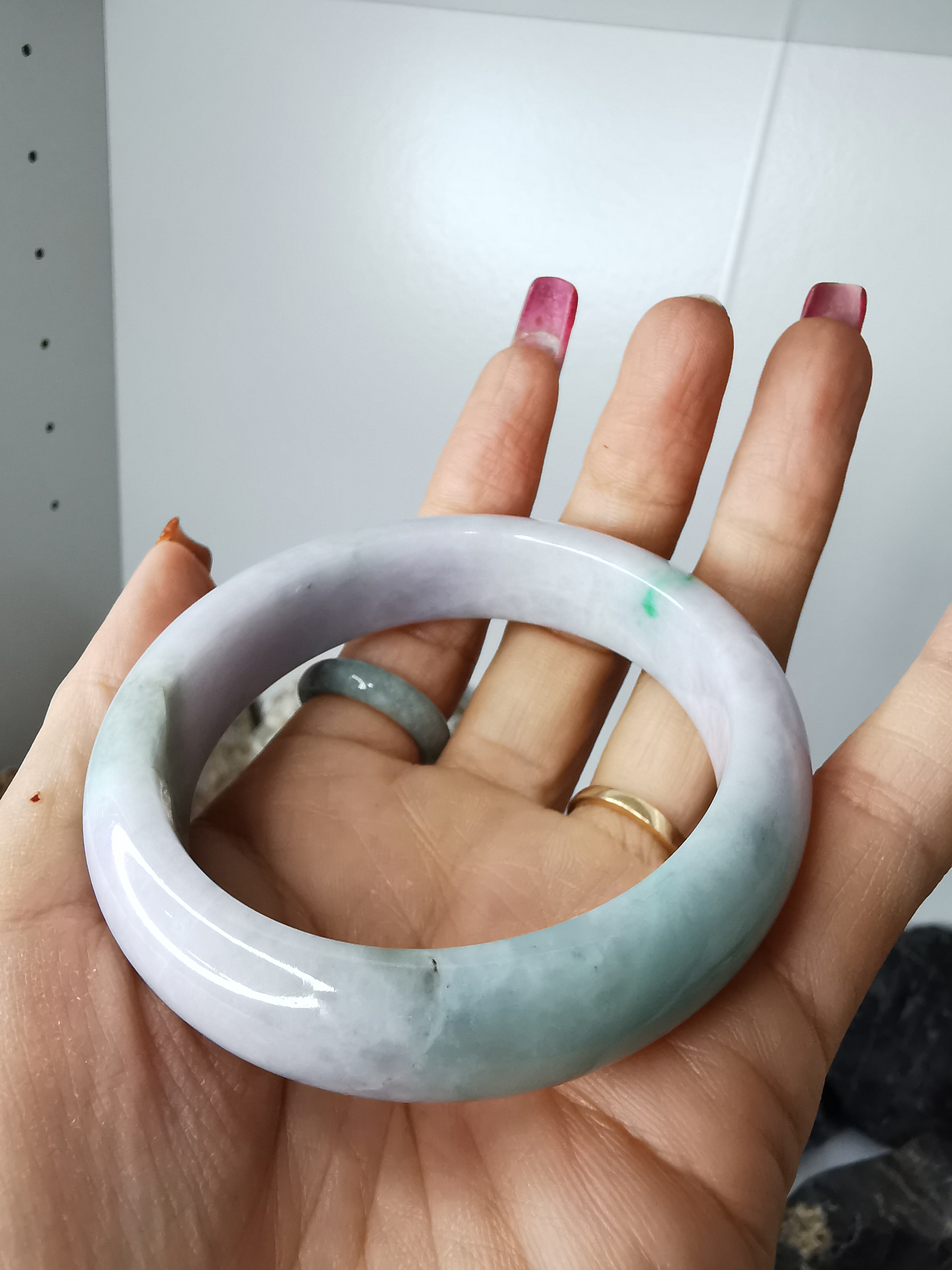Violet Green Jade Bangle กำไลหยกเจไดต์แท้ Diameter/ เส้นผ่านศูนย์กลางด้านใน 58 mm.