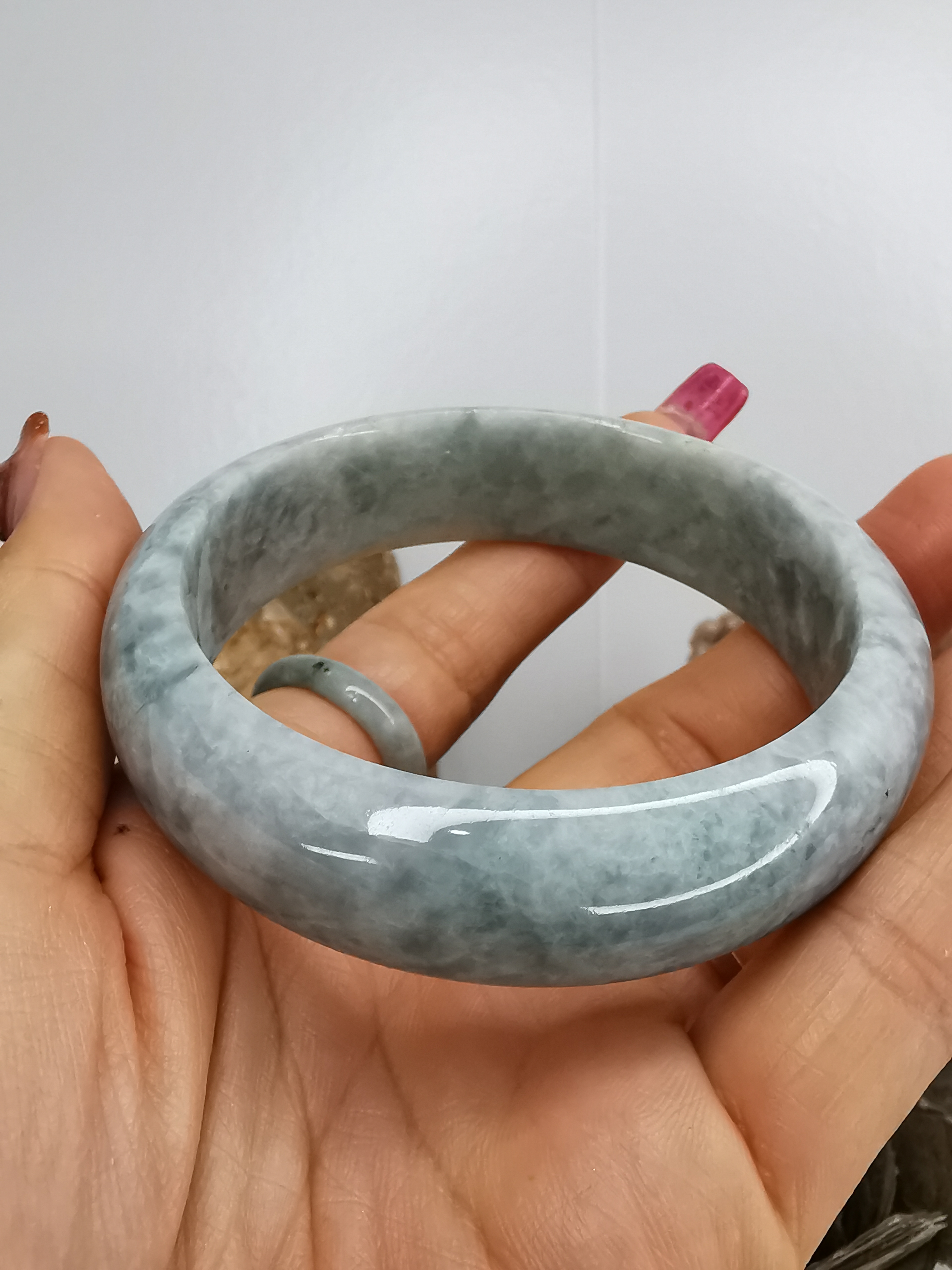 Green White Jade Bangle กำไลหยกเจไดต์แท้ Diameter/ เส้นผ่านศูนย์กลางด้านใน 59 mm.