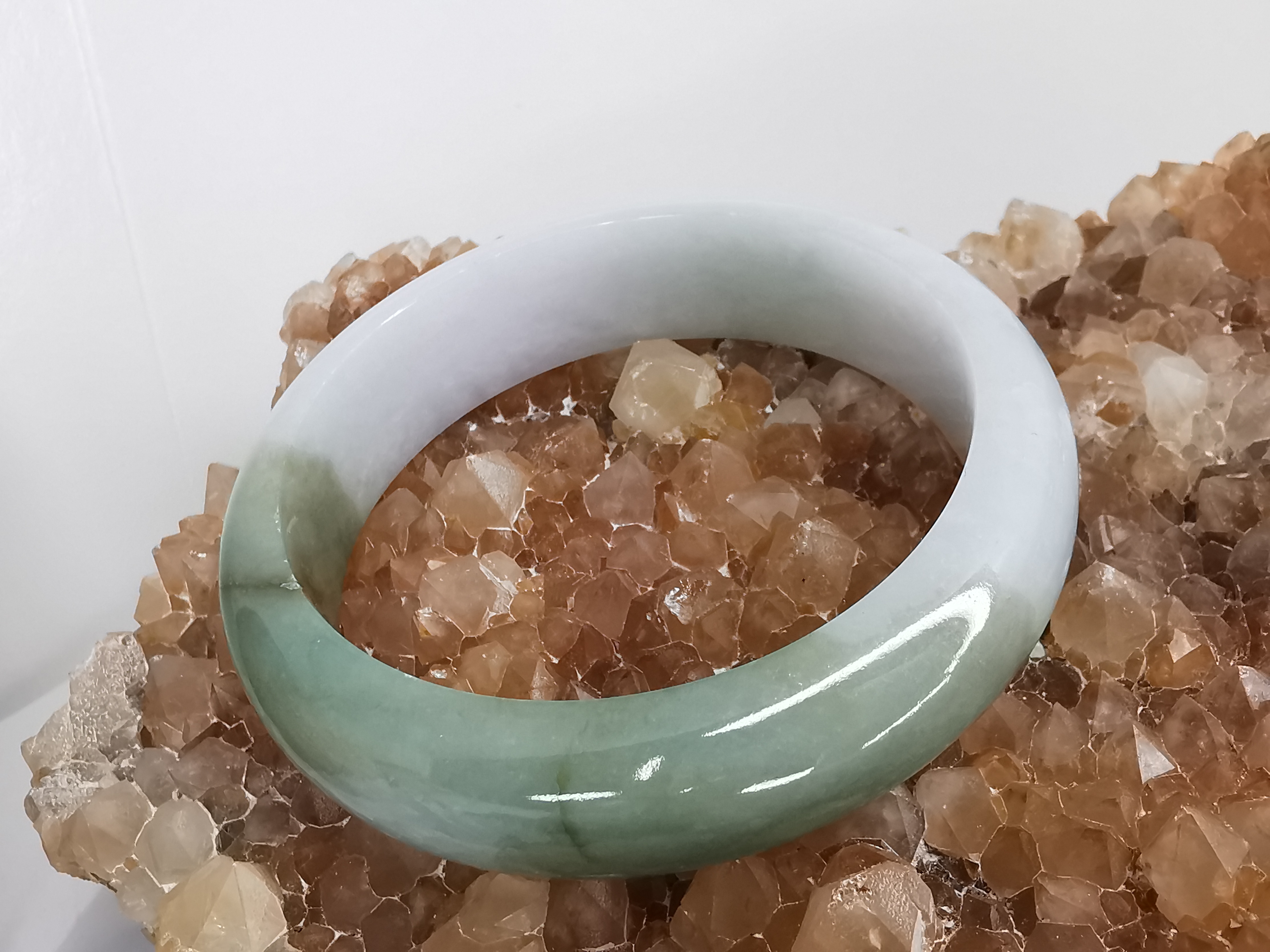 Green White Bangle กำไลหยกเจไดต์แท้ Diameter/ เส้นผ่านศูนย์กลางด้านใน 55 mm.