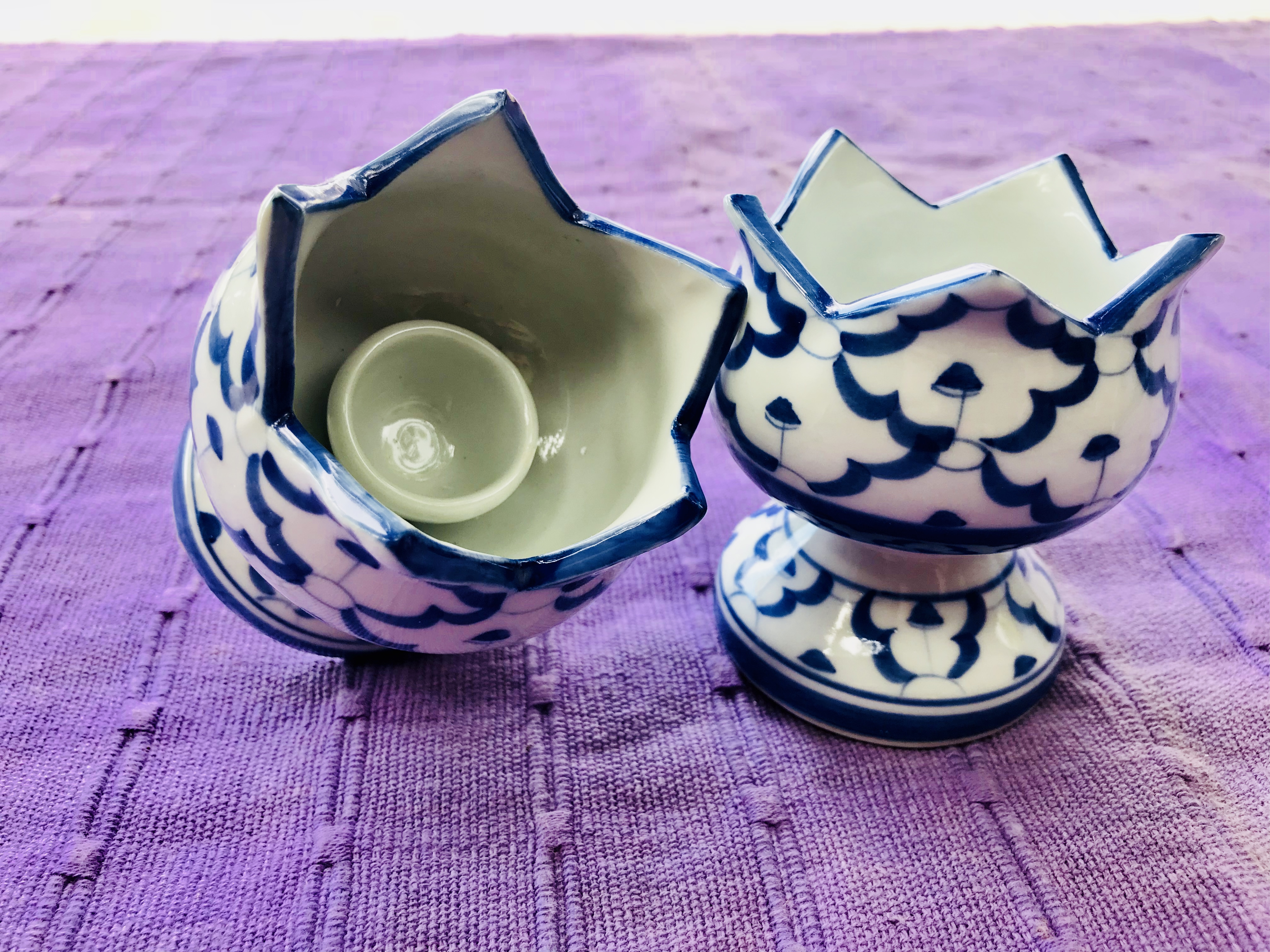 เชิงเทียนคู่ลายไทย