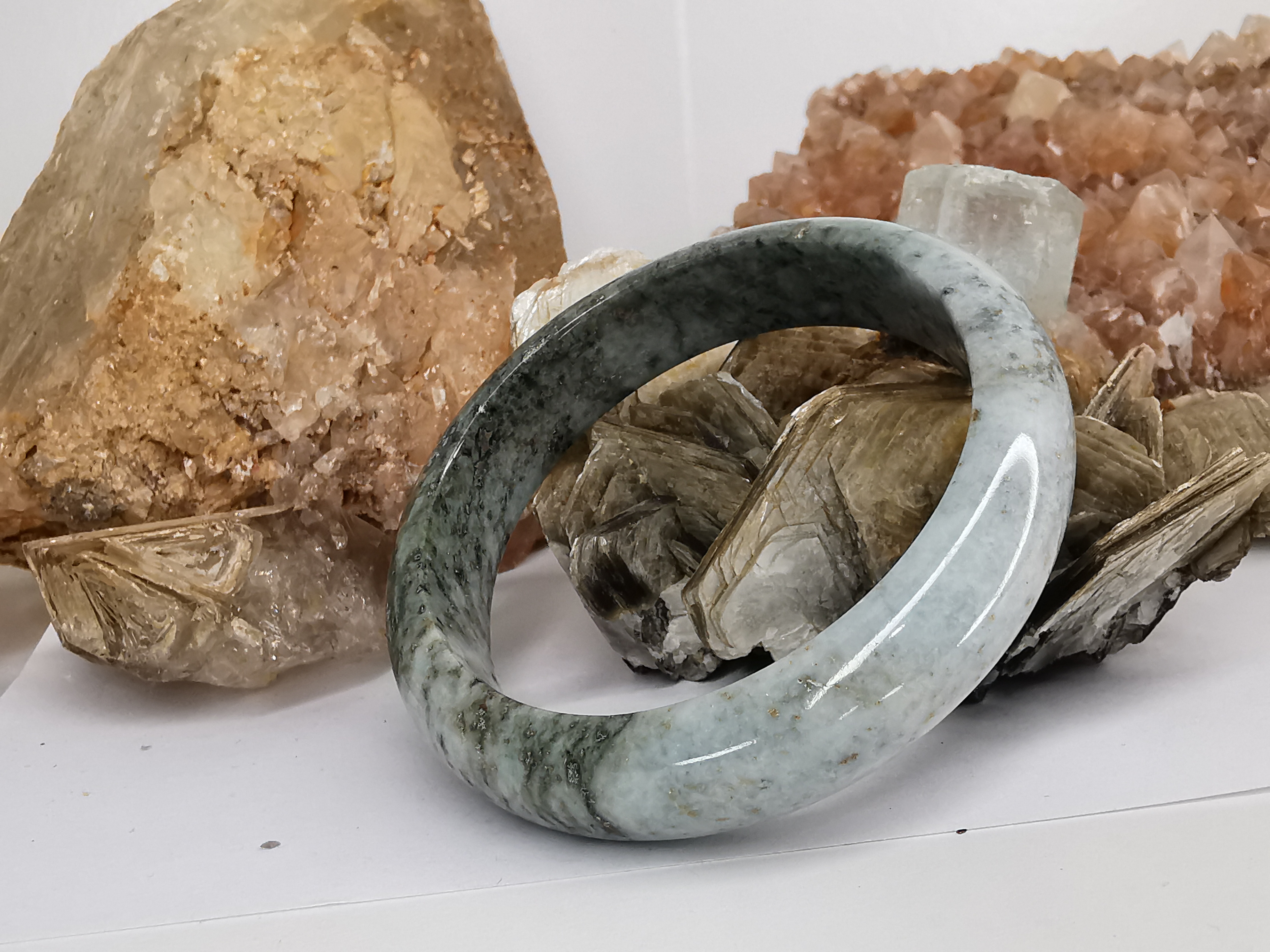 Green Brown Yellow White Jade Bangle กำไลหยกเจไดต์แท้ Diameter/ เส้นผ่านศูนย์กลางด้านใน 58 mm.