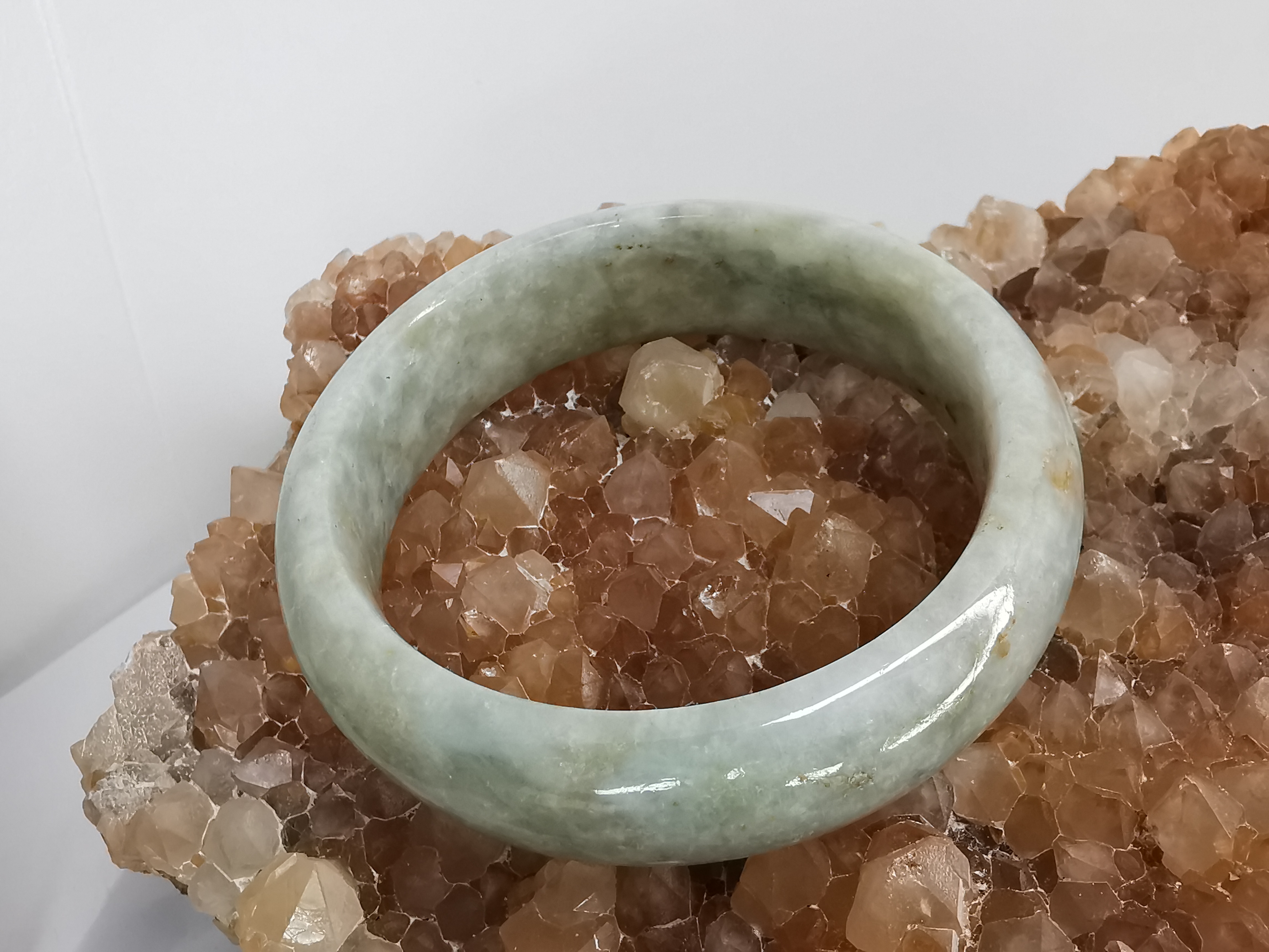 Green Yellow Jade Bangle กำไลหยกเจไดต์แท้ Diameter/ เส้นผ่านศูนย์กลางด้านใน 55 mm.