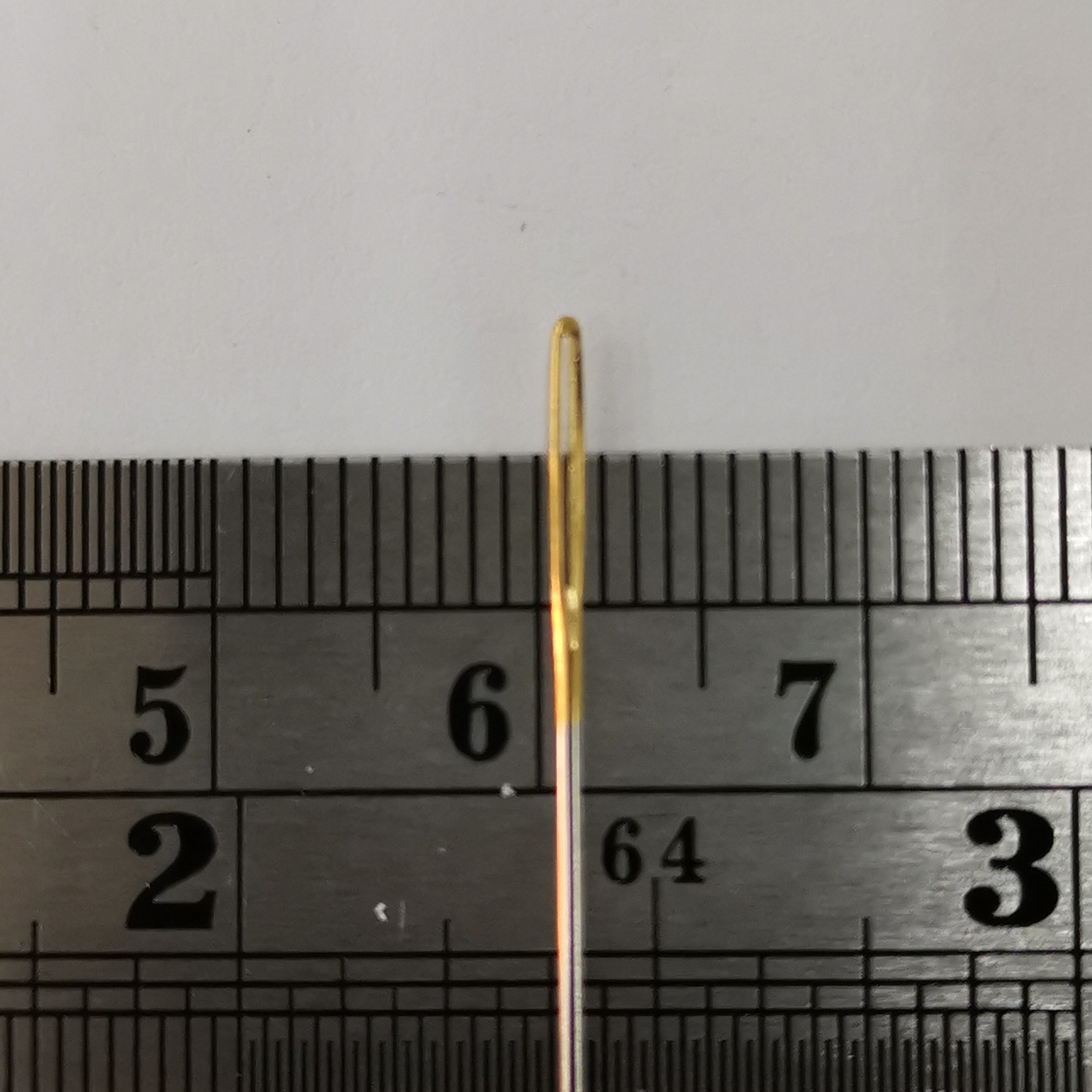 เข็มปักครอสติช ปลายทู่เล็ก หัวชุบสีทอง ผลิตจากโลหะ