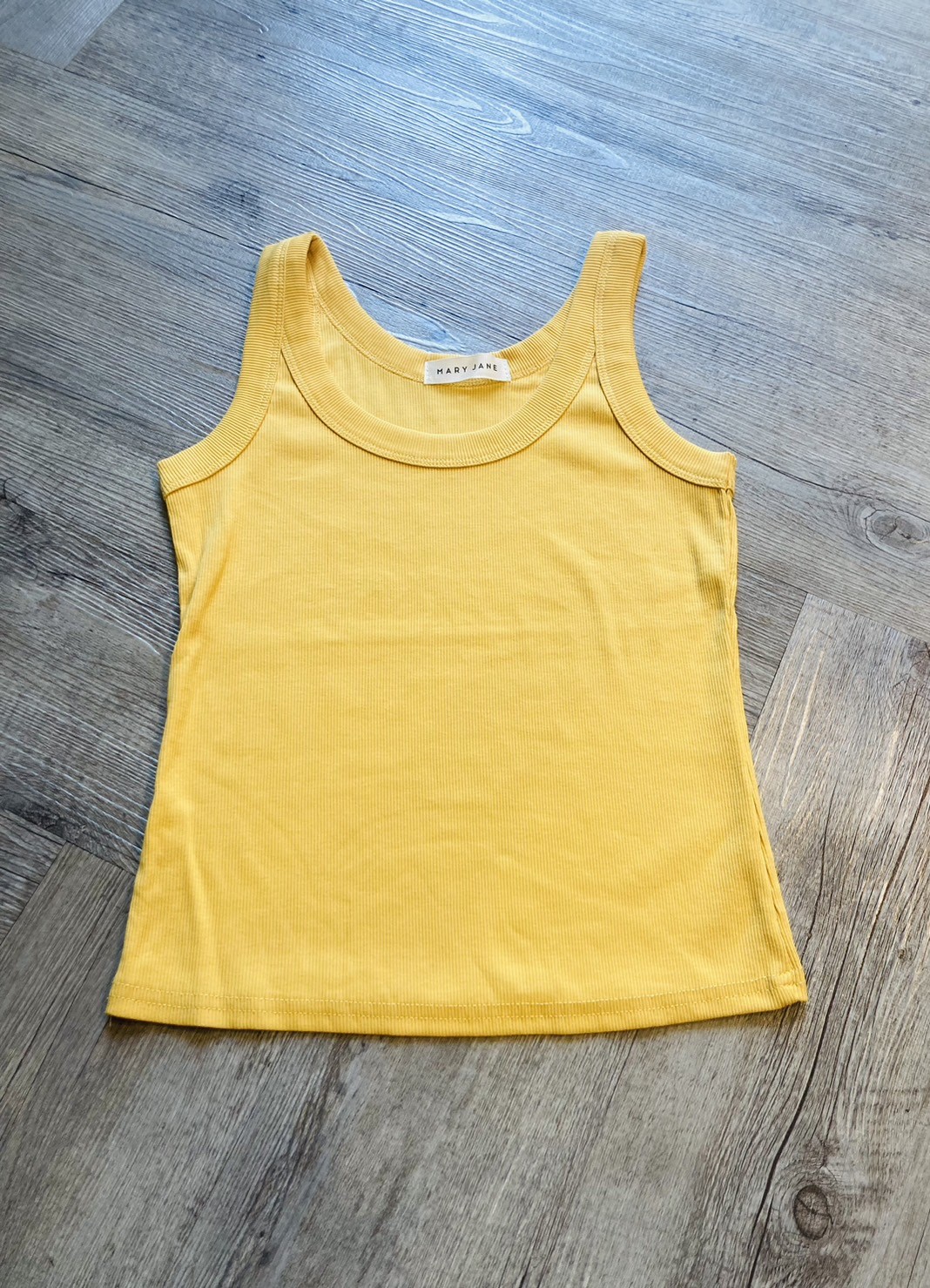 G 230003 เสื้อครอปสีเหลืองแขนกุด MARY JANE ราคาเช่า 30 บาท ต่อ 1 วัน