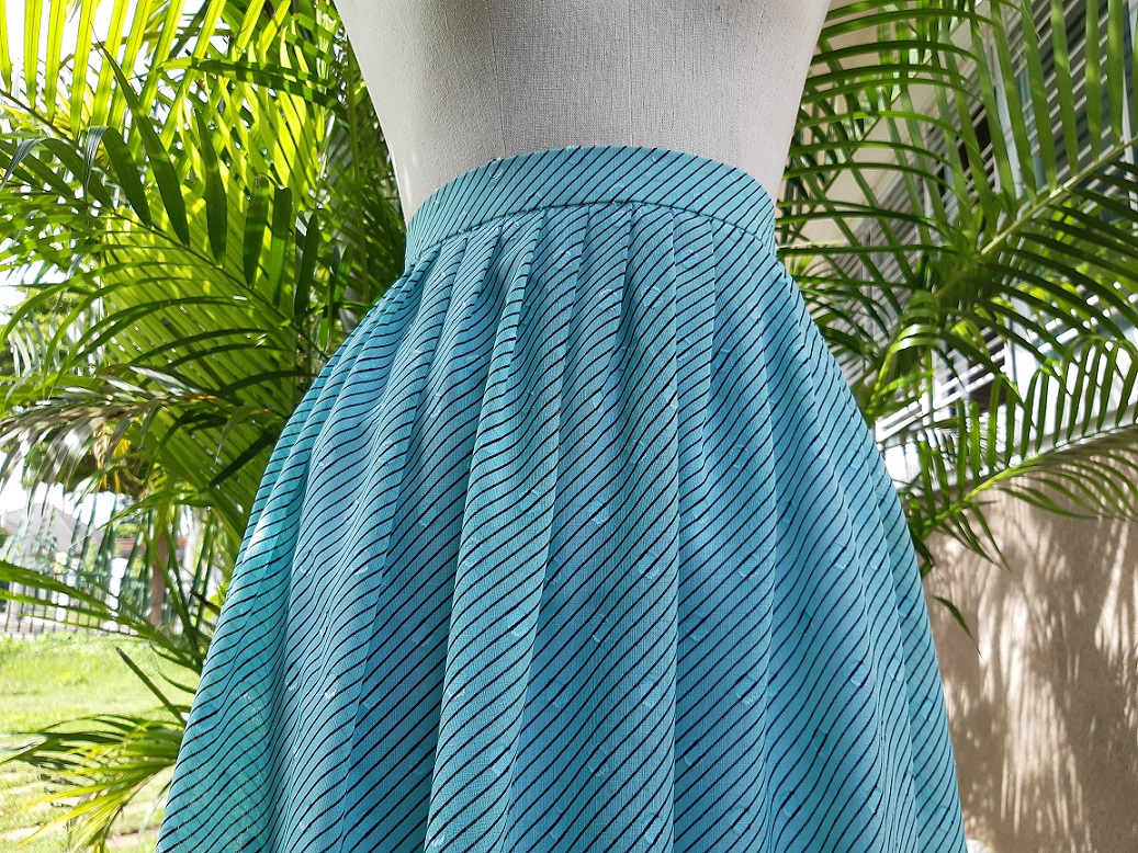 กระโปรงบานสีเขียวมิ้นท์