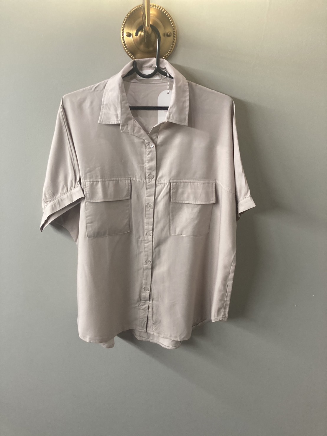 G 220013 เสื้อเชิ้ตแขนสั้น ราคาเช่า 30 บาท ต่อ 1 วัน