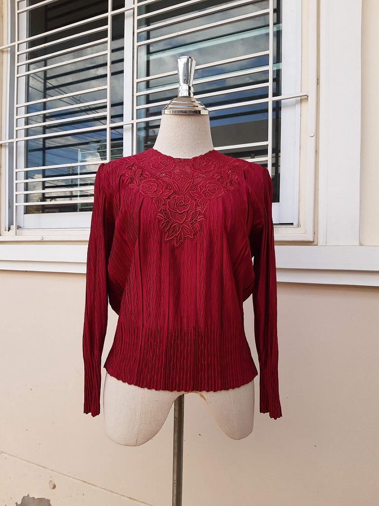 เสื้ออัดพลีทญี่ปุ่นสีแดง