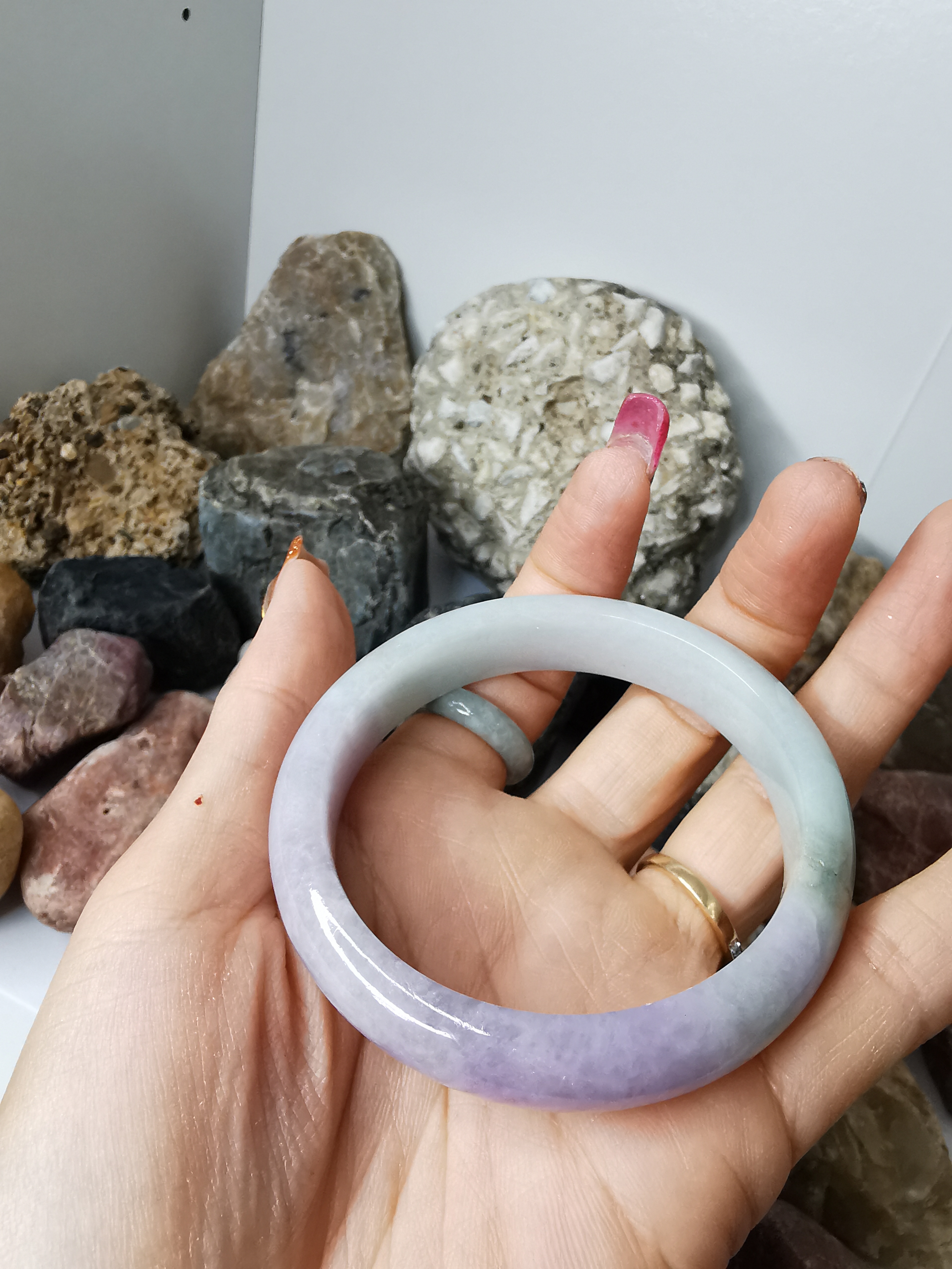 Violet Green Jade Bangle กำไลหยกเจไดต์แท้ Diameter/ เส้นผ่านศูนย์กลางด้านใน 58 mm.